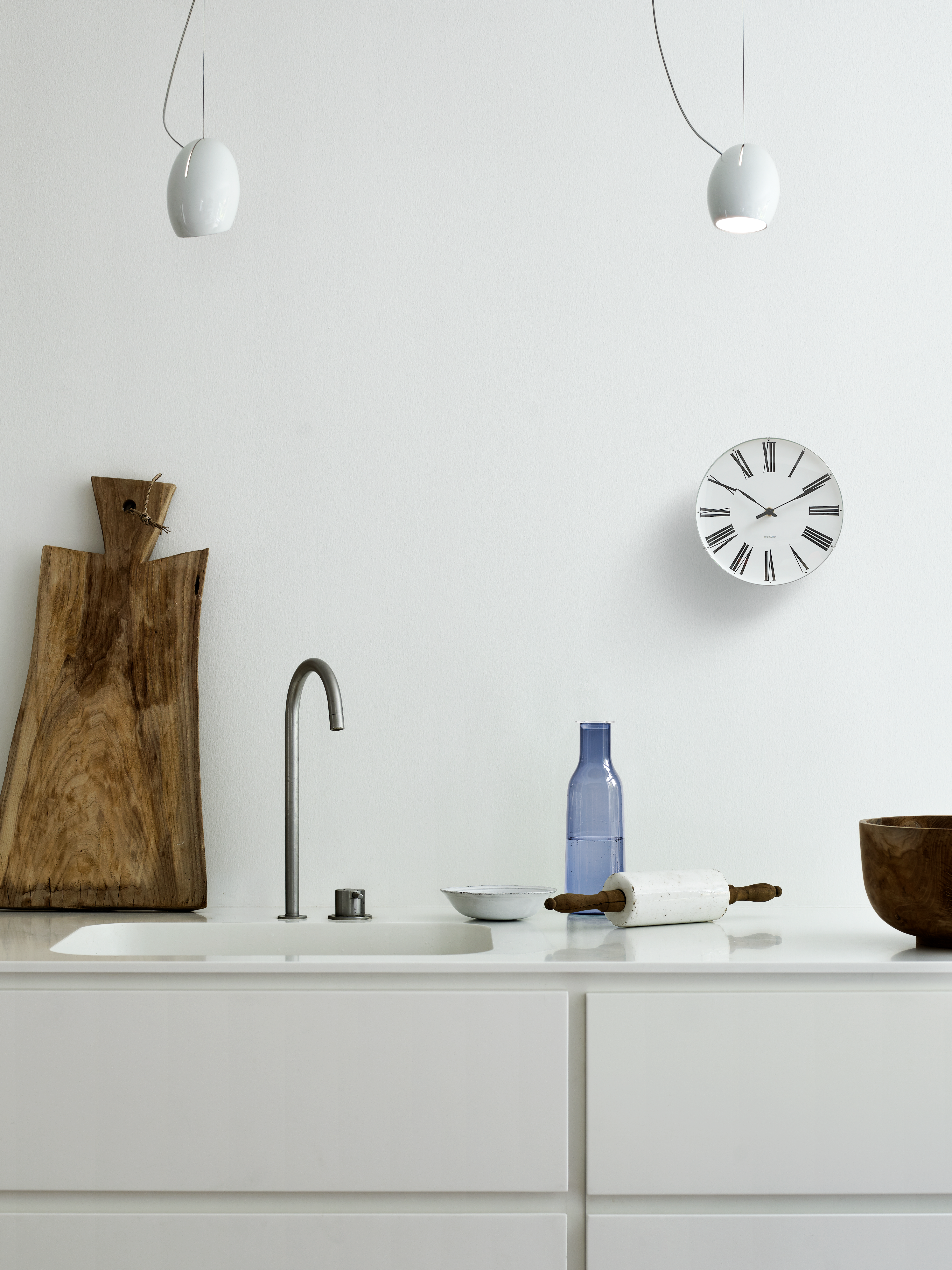 Arne Jacobsen Clocks Wall clock Ø29 cm in White/Black