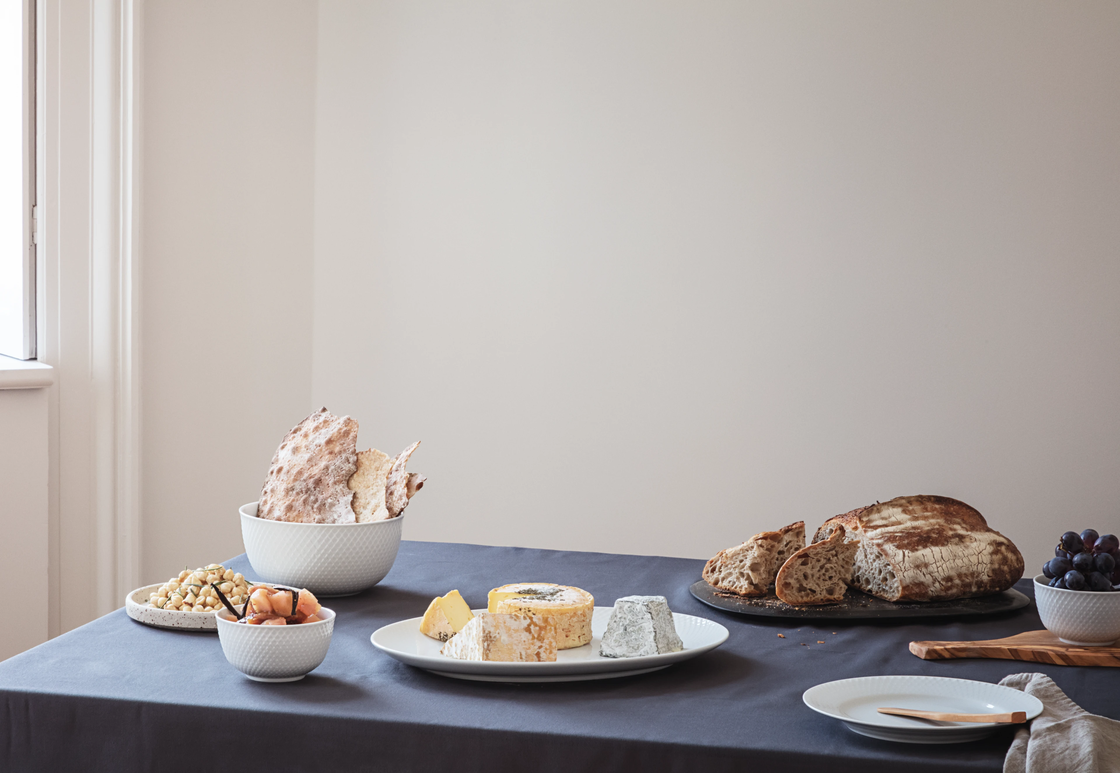 Serveringsskål Ø17.5 cm fra Lyngby Porcelæn i fargen Hvit, laget av Keramikk