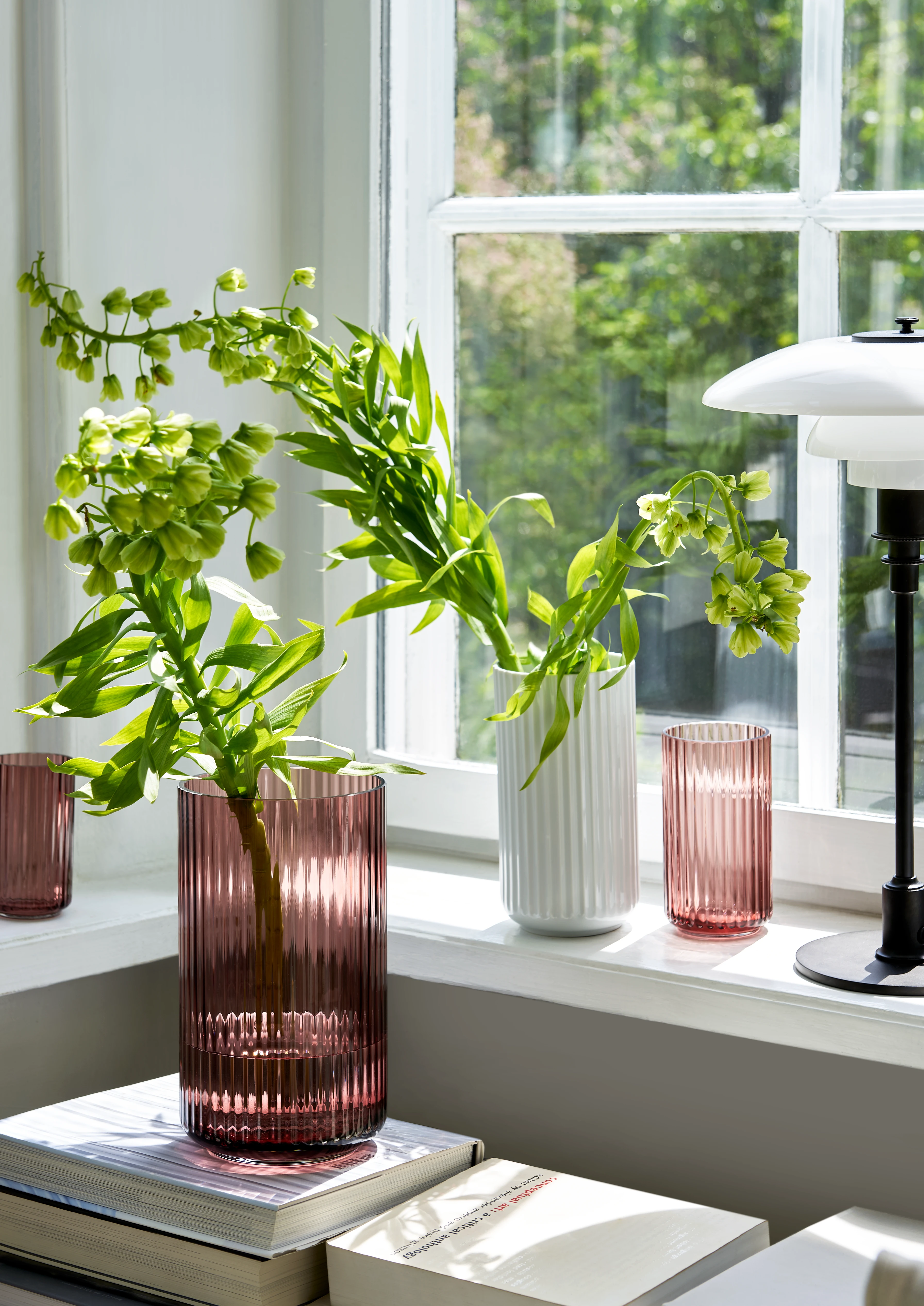 Vas H15.5 cm från Lyngby Porcelæn i färgen Burgundy, tillverkad av Glas