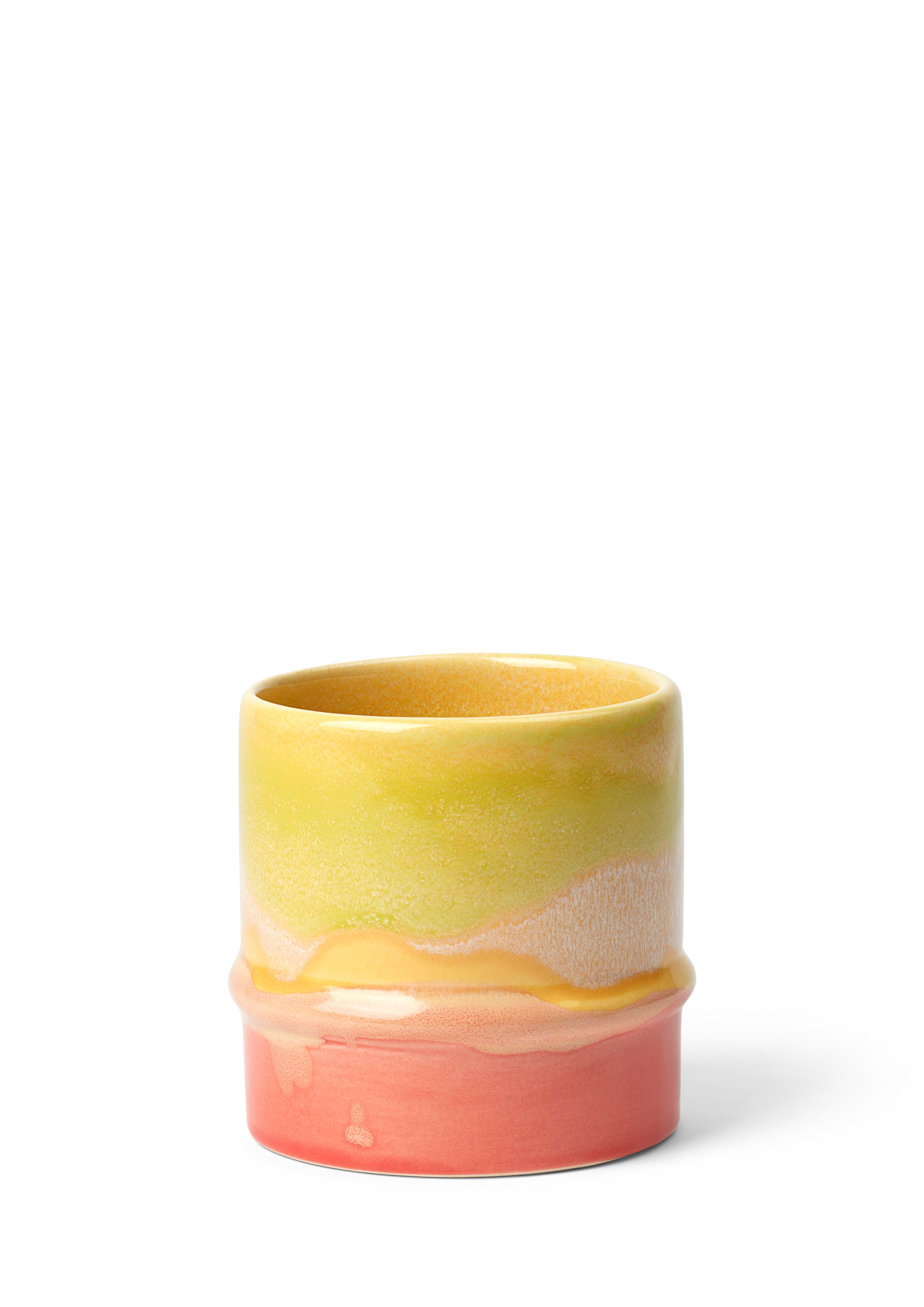 Mugg 36 cl från Kähler i färgen Yellow/Apple green/Pink, tillverkad av Keramik