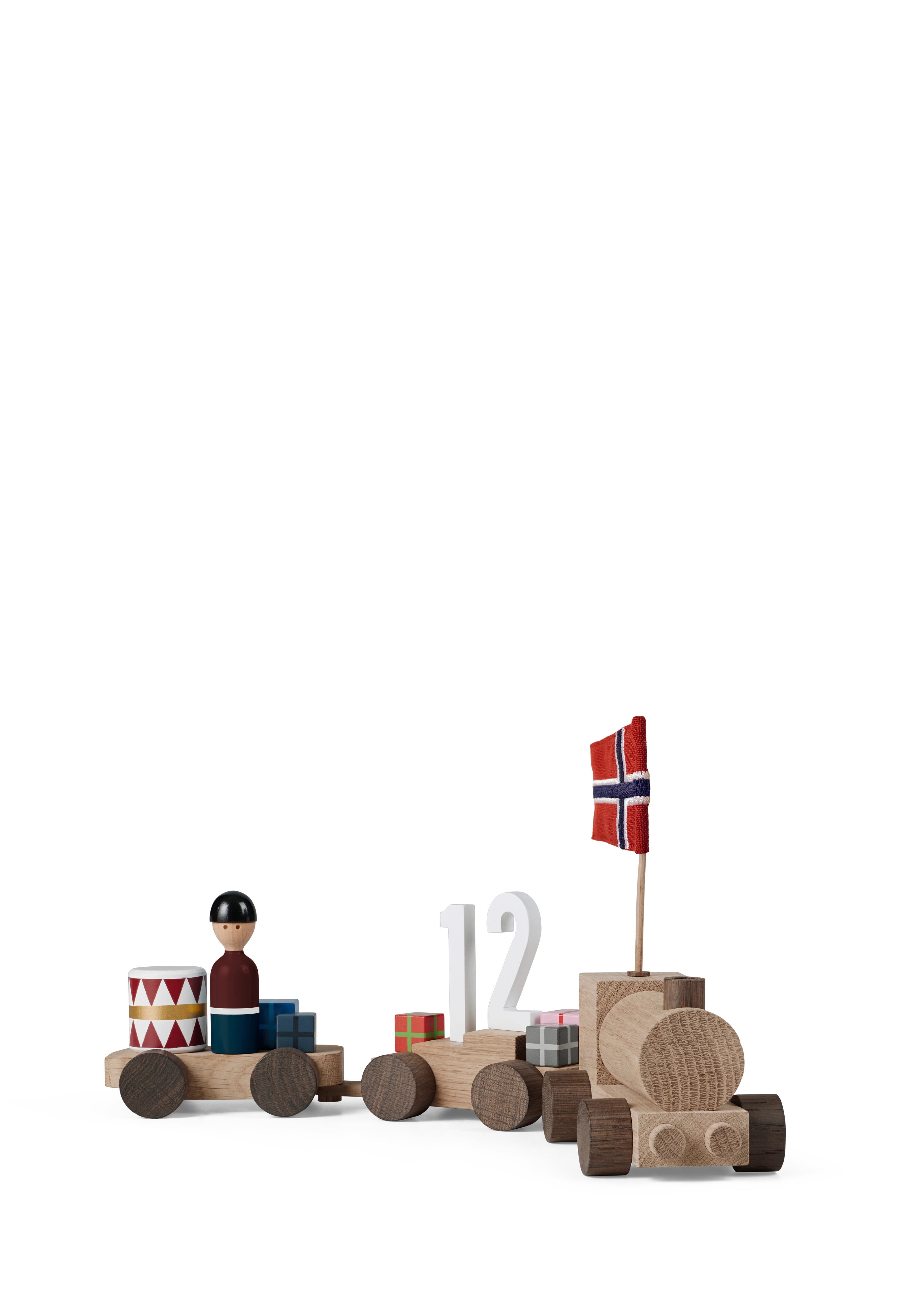 Fødselsdagstog Norge fra Kay Bojesen i farven Eg/Røget eg, lavet af Træ