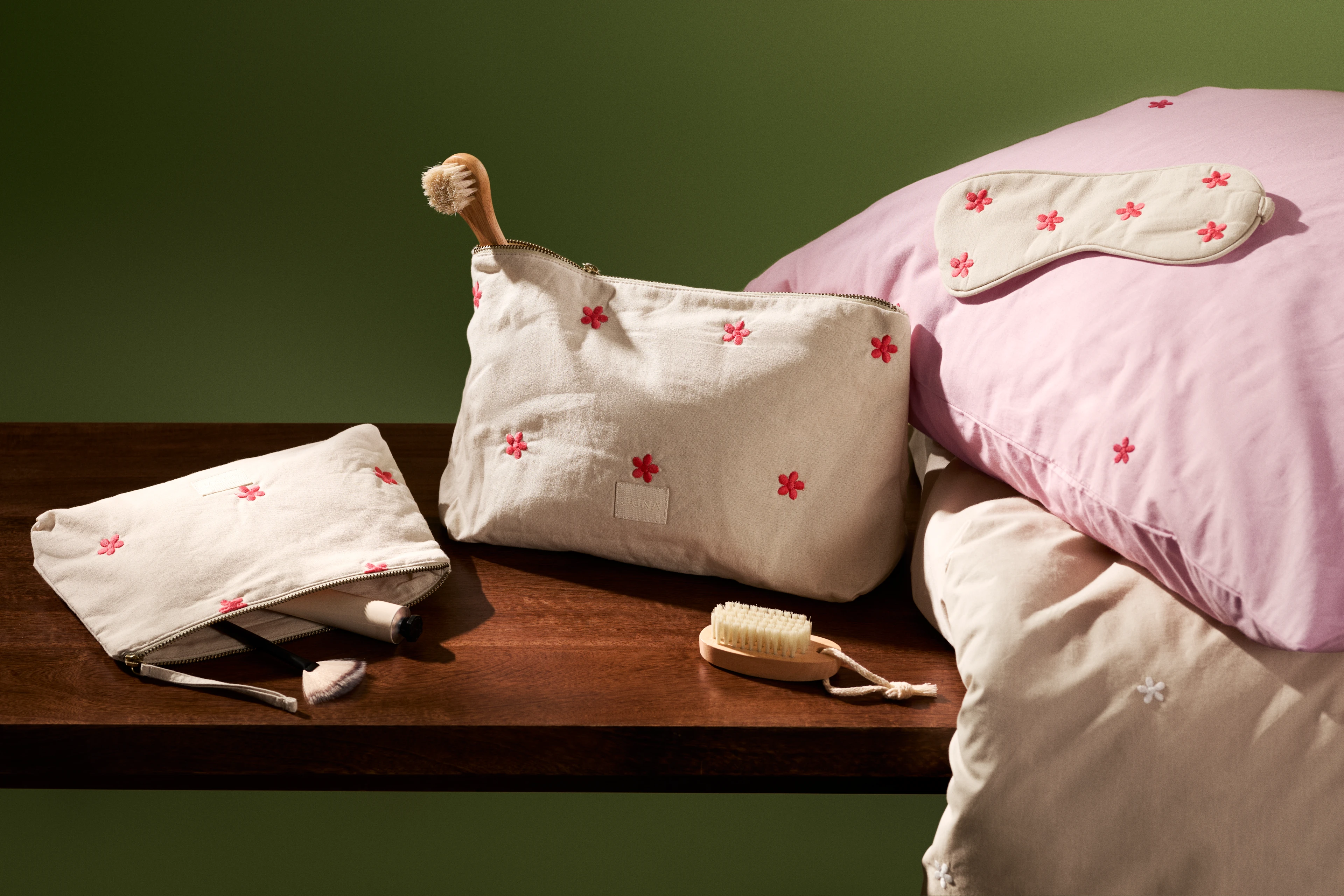 Dodo Sleeping mask from JUNA in Sand/Red color, made of Cotton