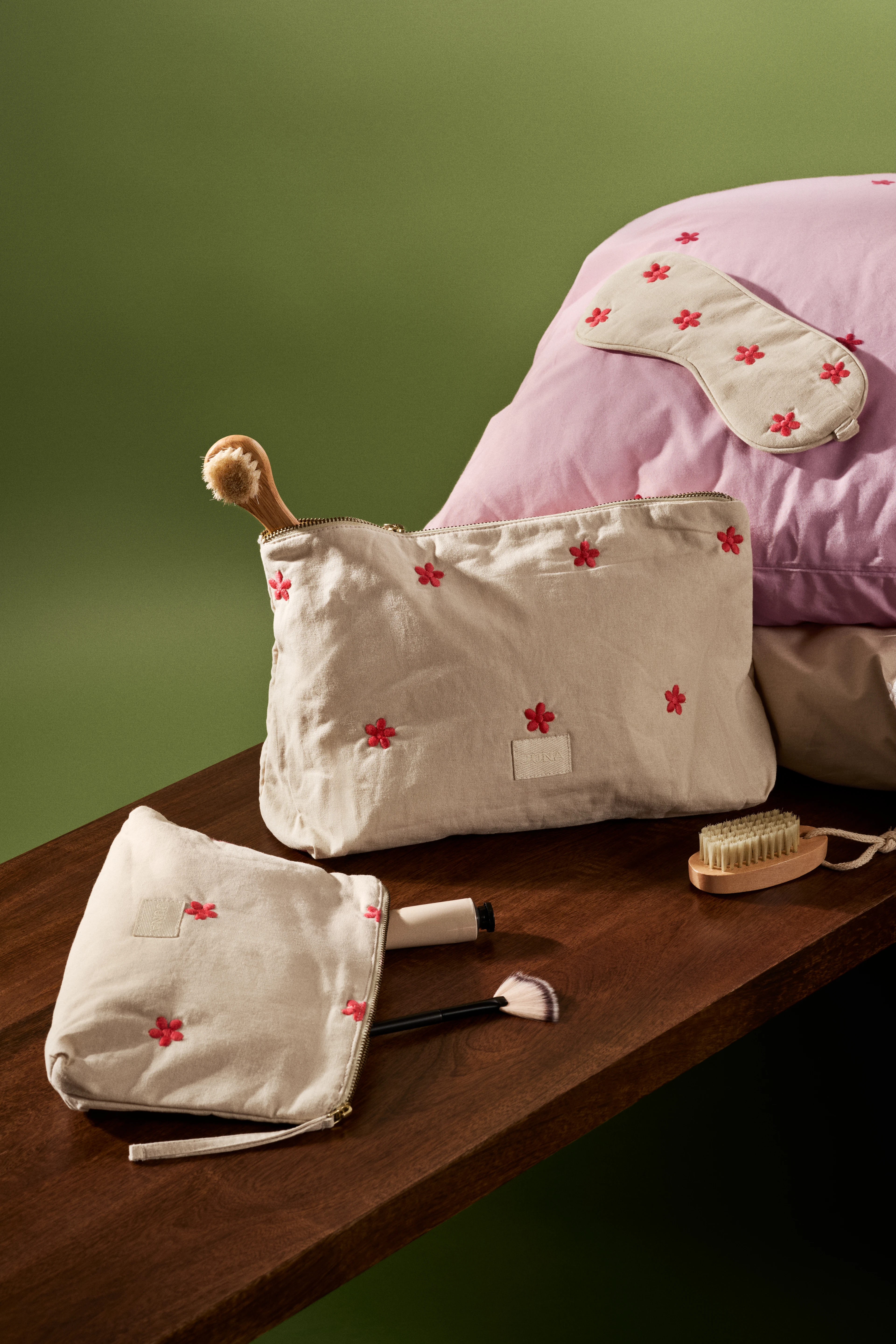 Karla Toilet bag 30x10x20 cm från JUNA i färgen Sand/Rød, tillverkad av Bomull