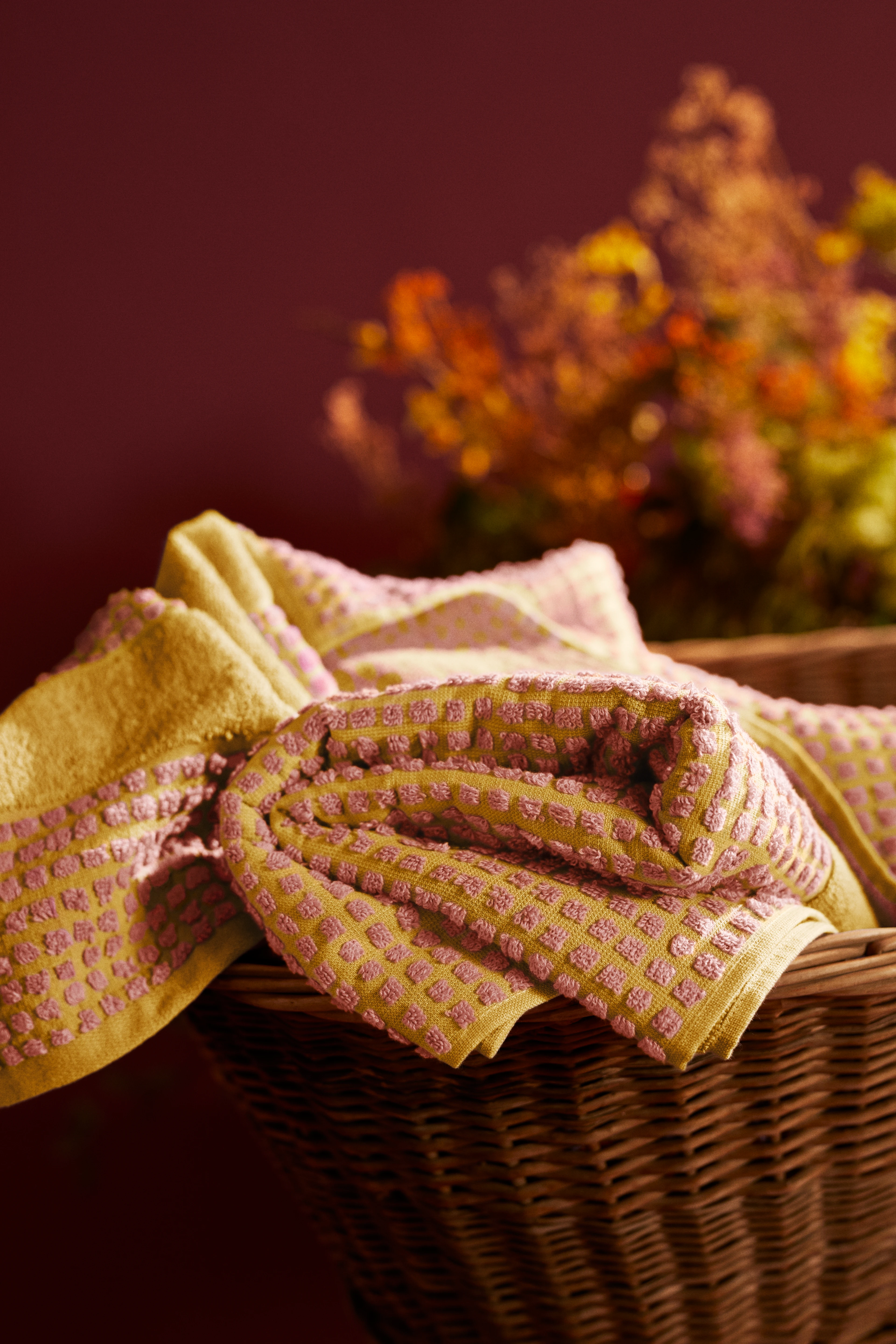 Towel 70x140 cm from JUNA in Yellow/Pink color, made of Cotton