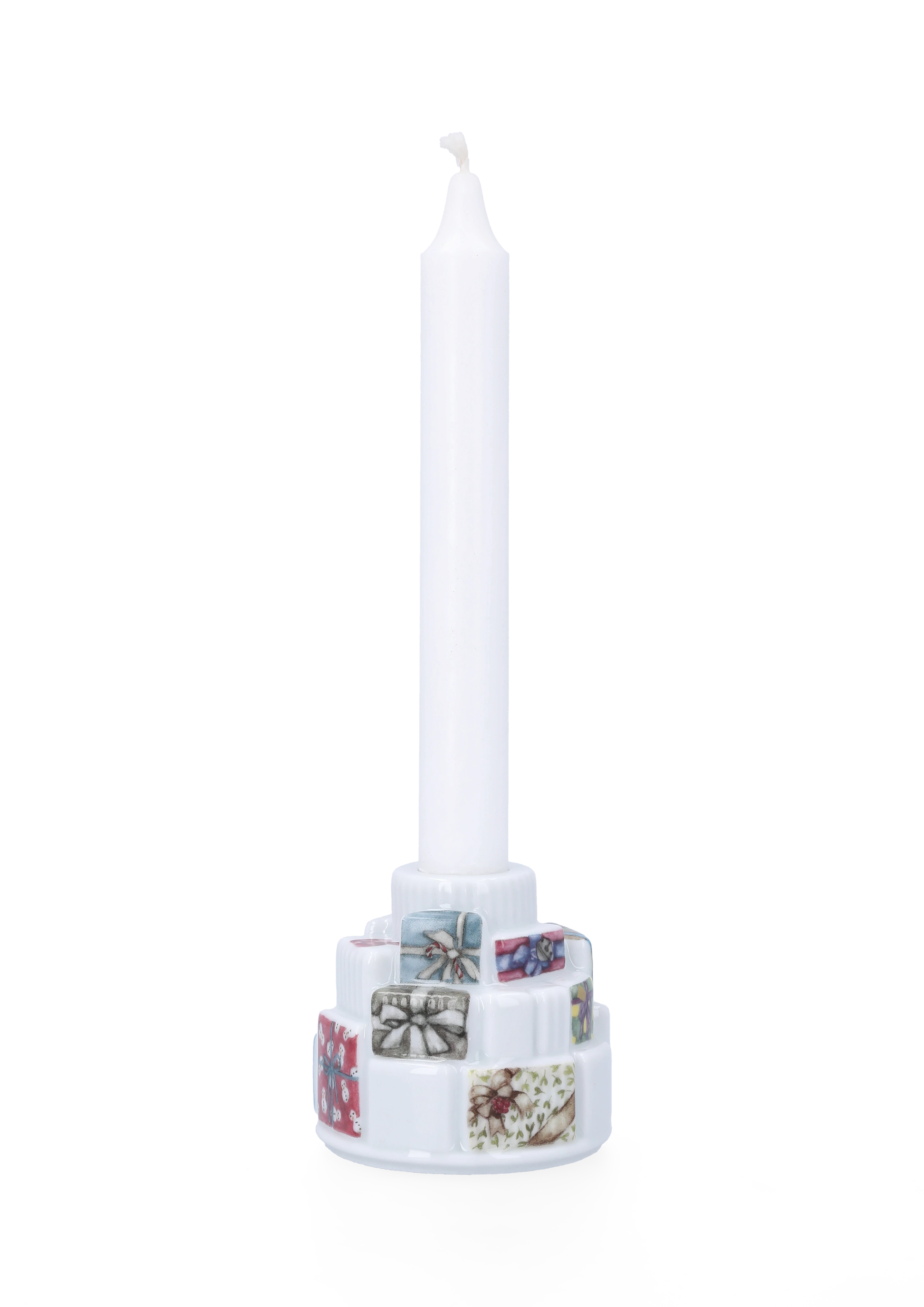 Geschenke Kerzenhalter Ø7.5 cm von Kähler in der Farbe Weiss mit Dekoration, hergestellt aus Keramik