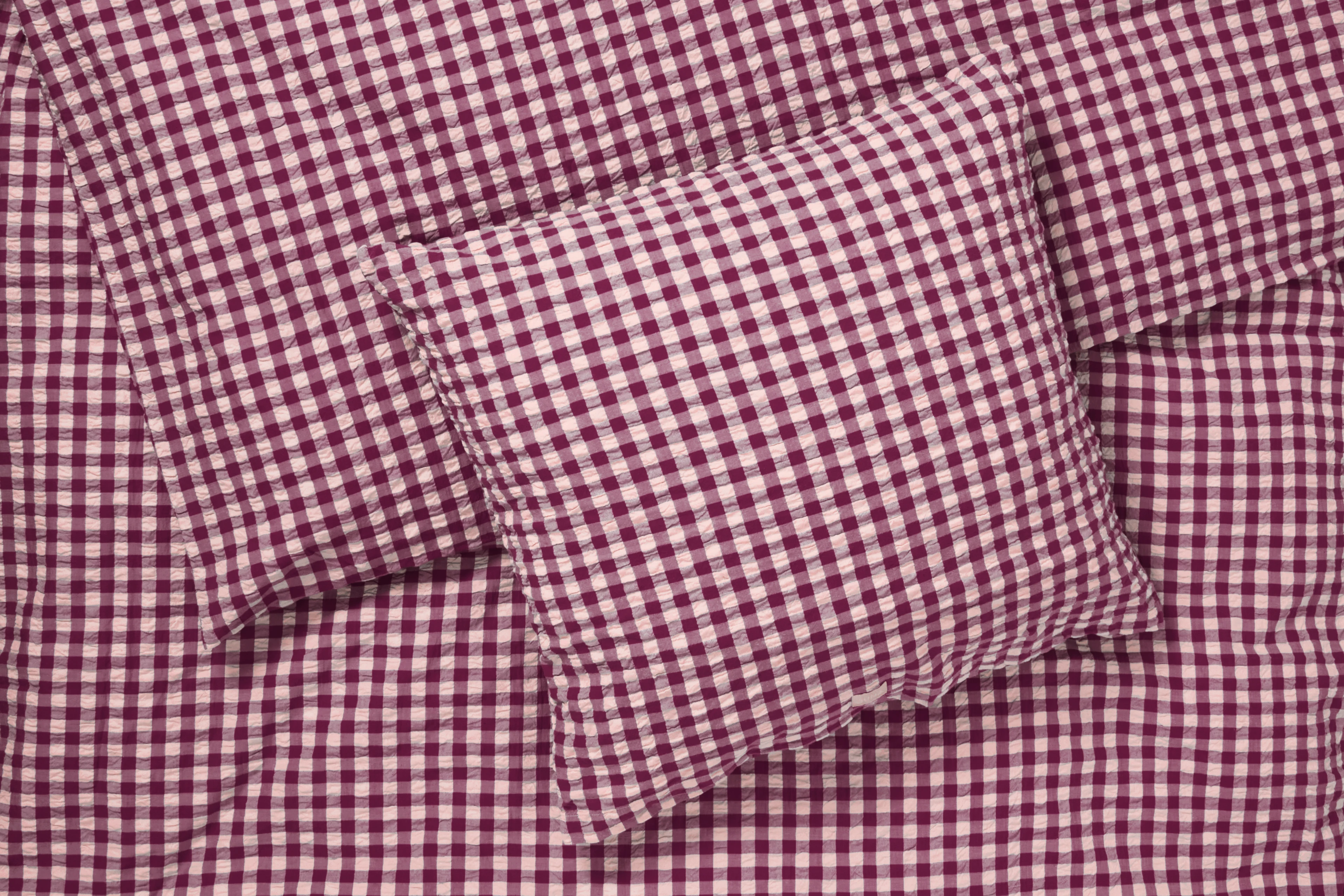 Sengetøj 220x220 cm fra JUNA i farven Blomme/Rosa, lavet af Bomuld