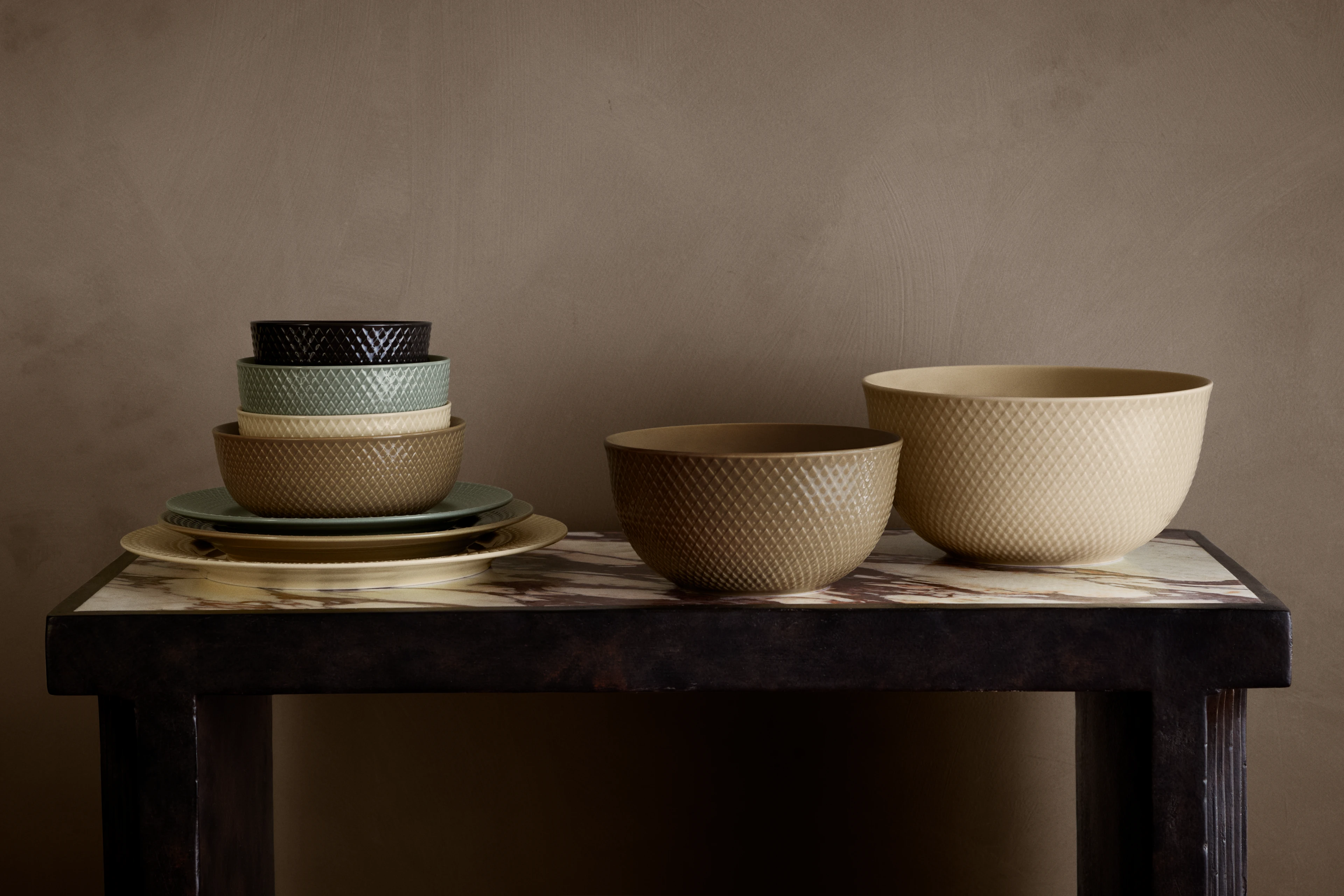 Serveringsskål Ø22 cm fra Lyngby Porcelæn i farven Marble, lavet af Keramik