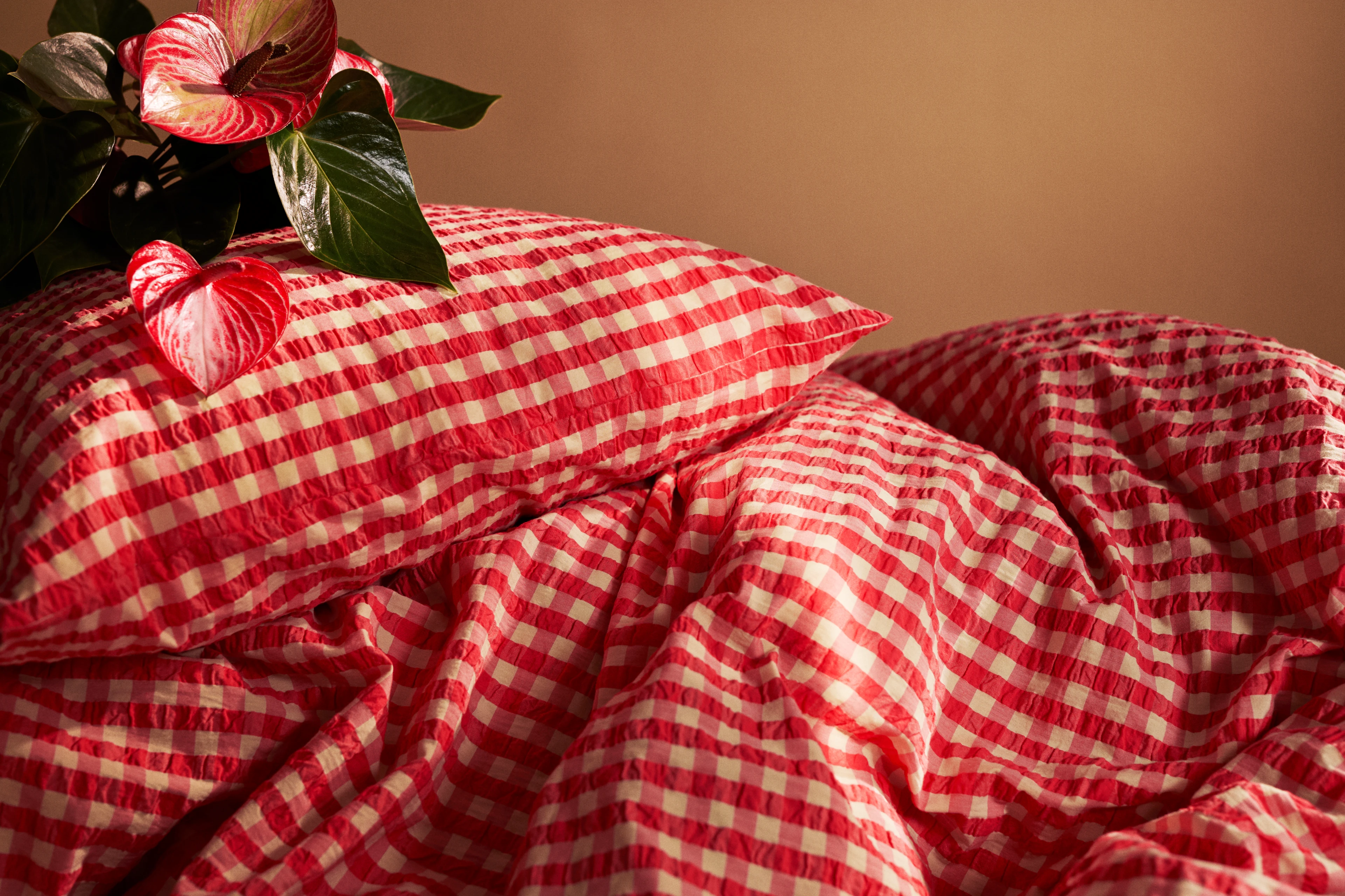 Bed linen 200x220 cm from JUNA in Red/Yellow color, made of Cotton