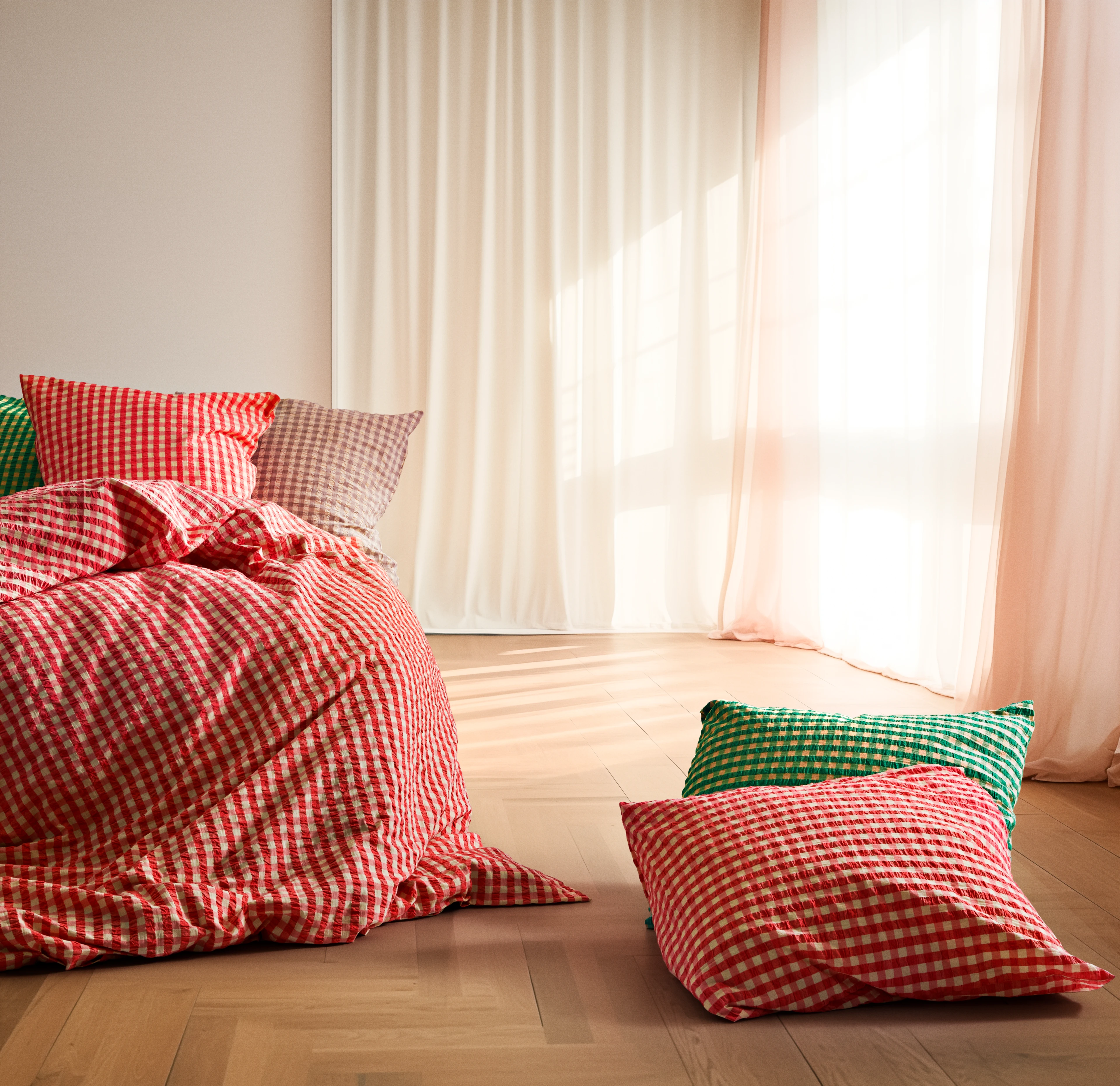 Bettwäsche 220x220 cm von JUNA in der Farbe Rot/Gelb, hergestellt aus Baumwolle