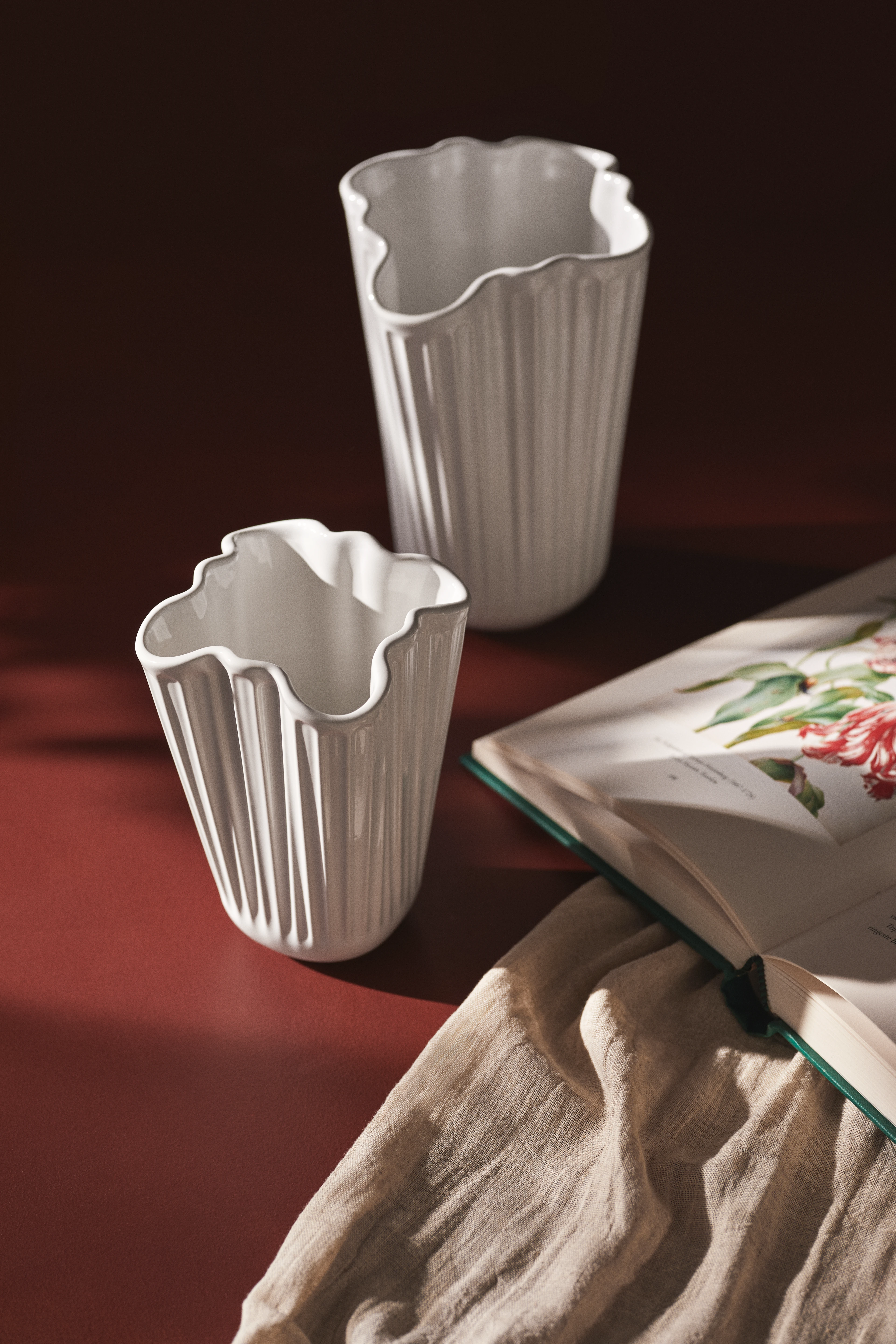 Unfold Vase H16.5 cm von Kähler in der Farbe Weiss, hergestellt aus Keramik