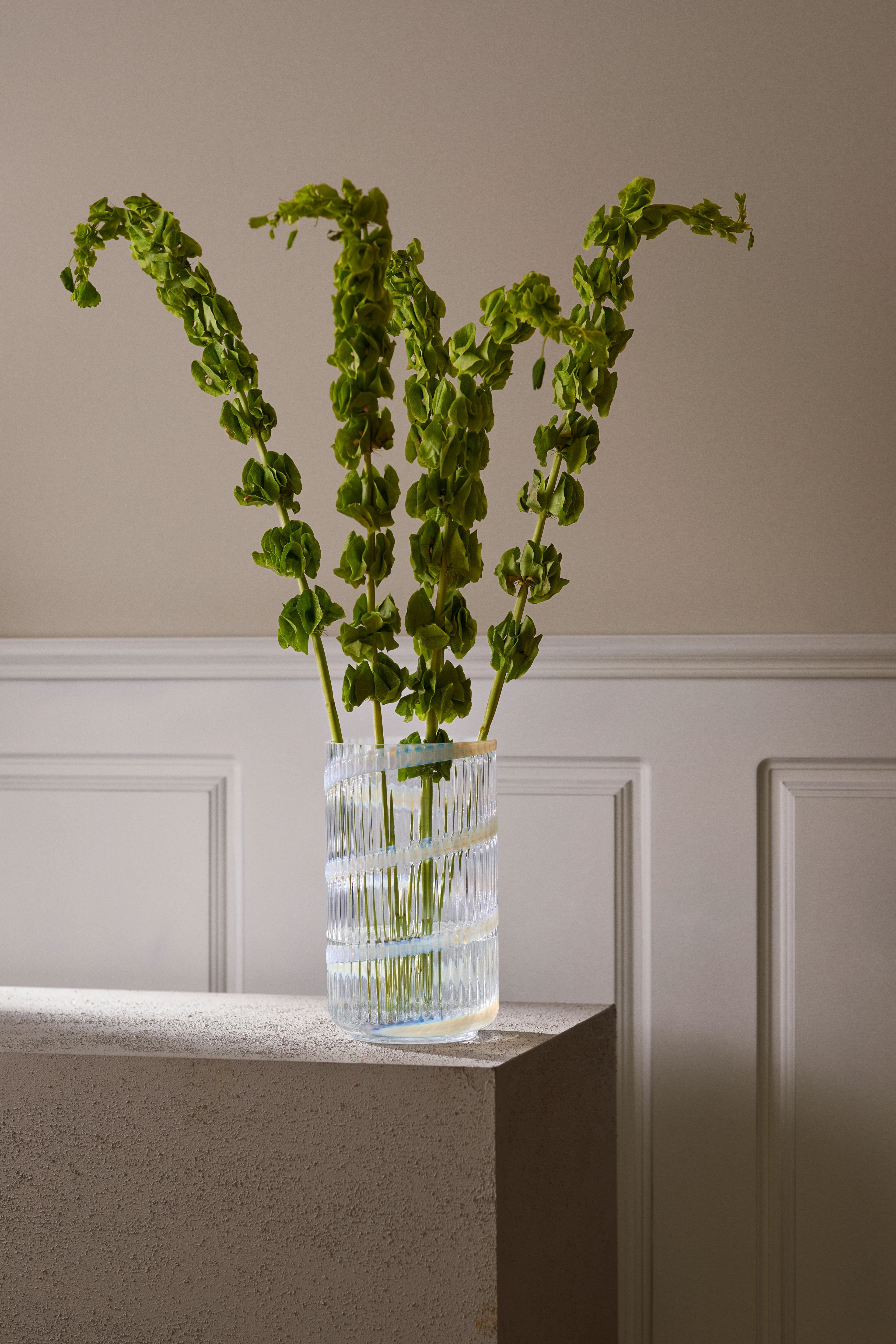 Vase H20.5 cm fra Lyngby Porcelæn i farven Swirl hvid, lavet af Glas