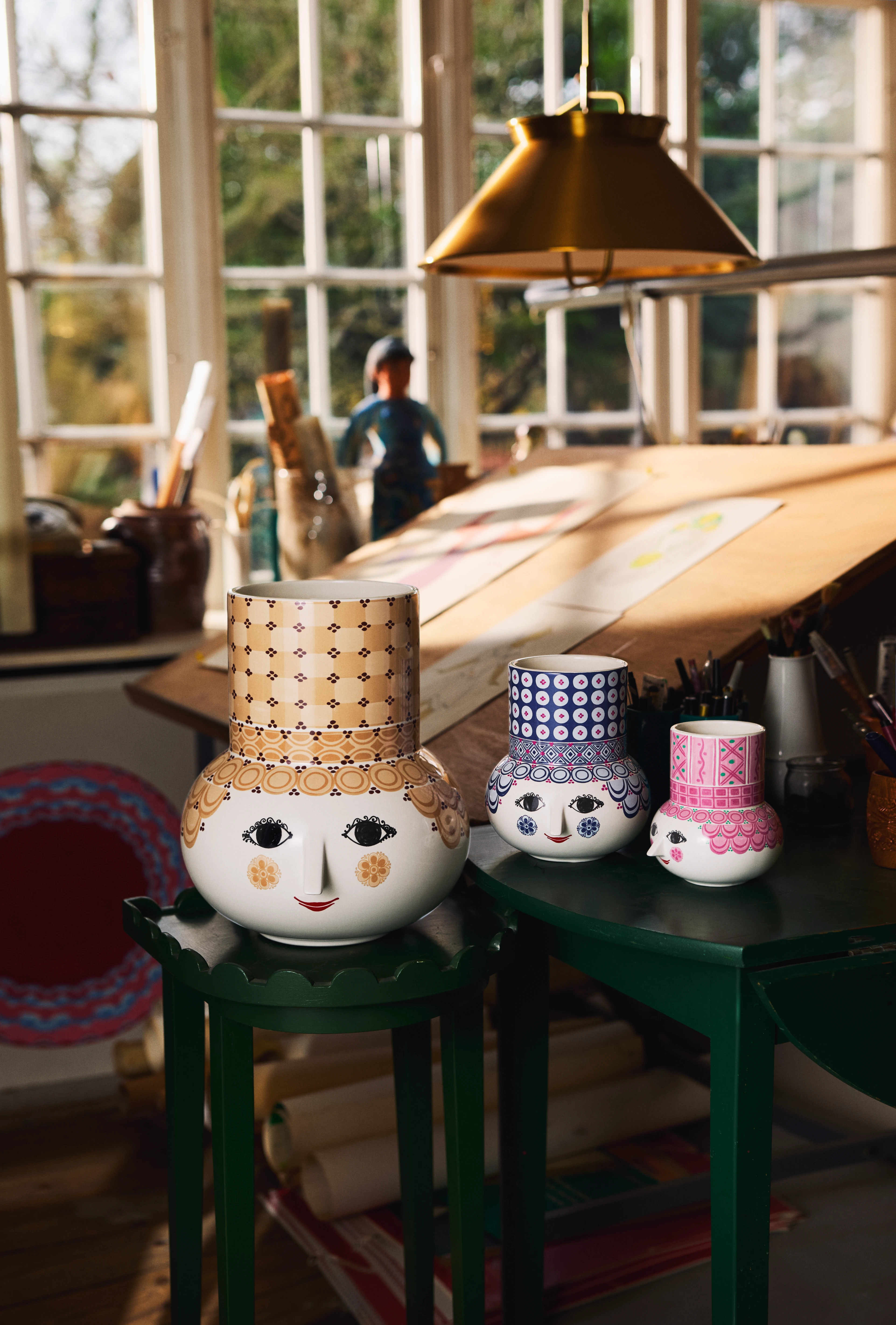 Vase H20 cm fra Bjørn Wiinblad i fargen Blå, laget av Keramikk