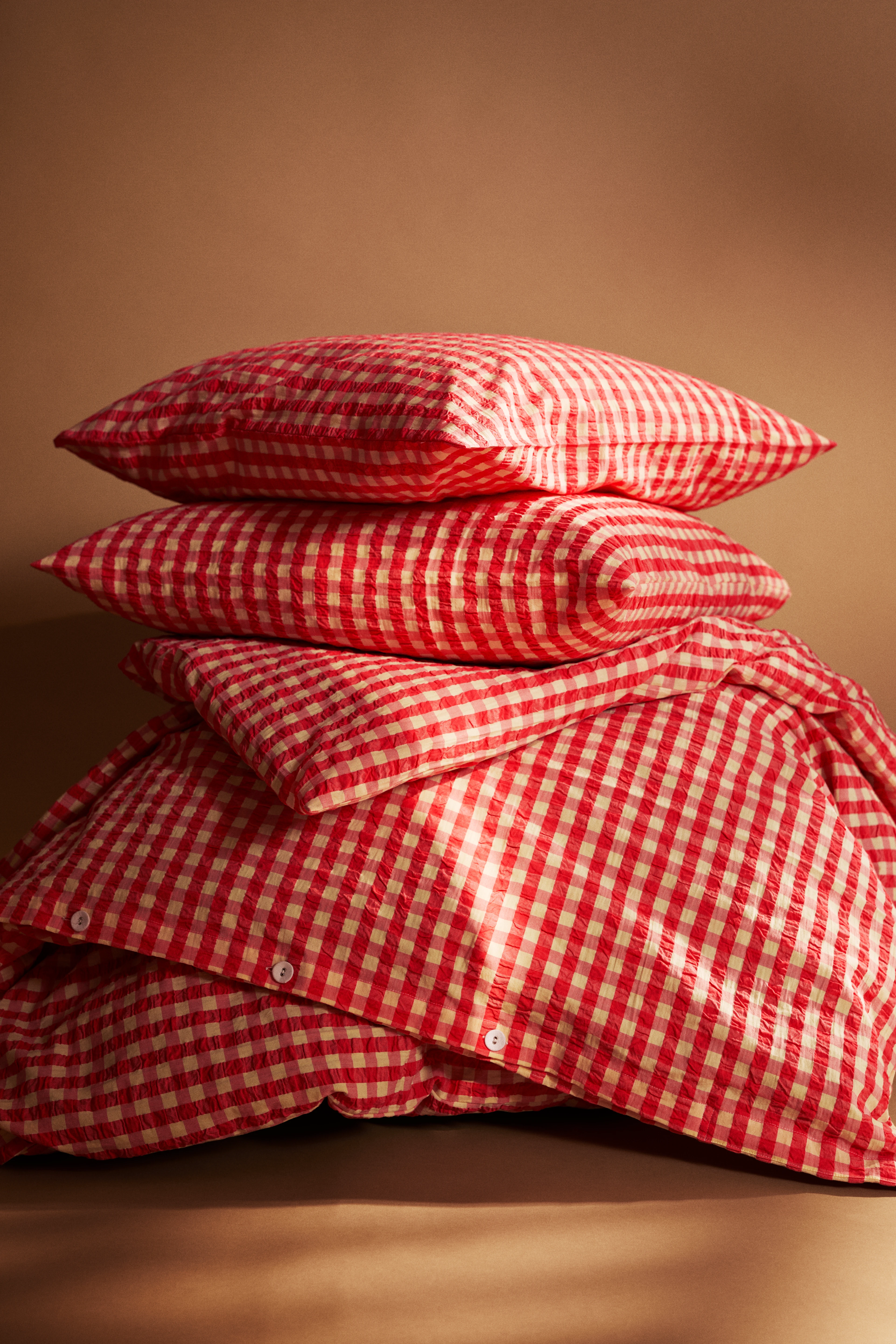 Bed linen 200x220 cm from JUNA in Red/Yellow color, made of Cotton