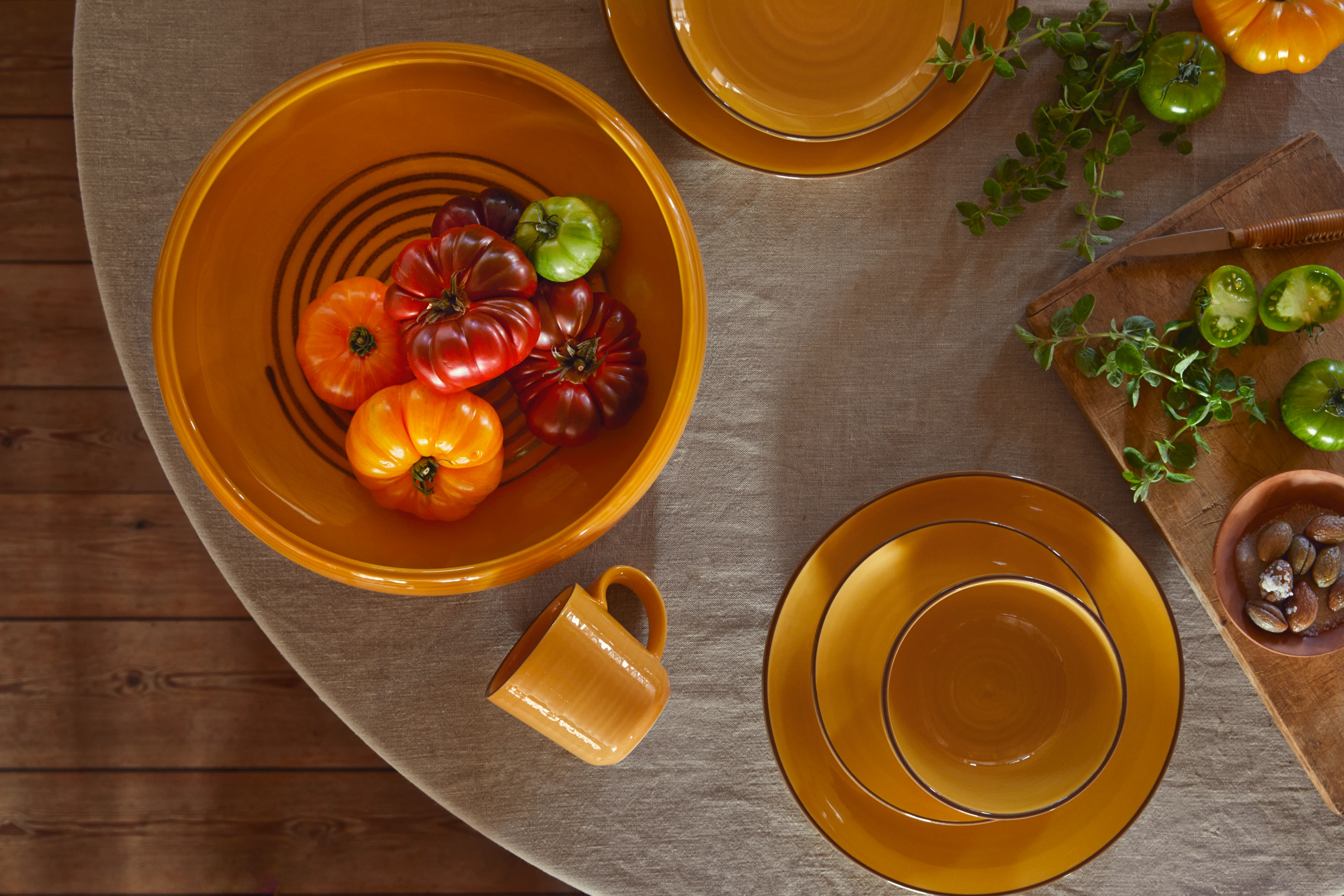 Tallerken Ø27 cm fra Kähler i fargen Saffron yellow, laget av Keramikk