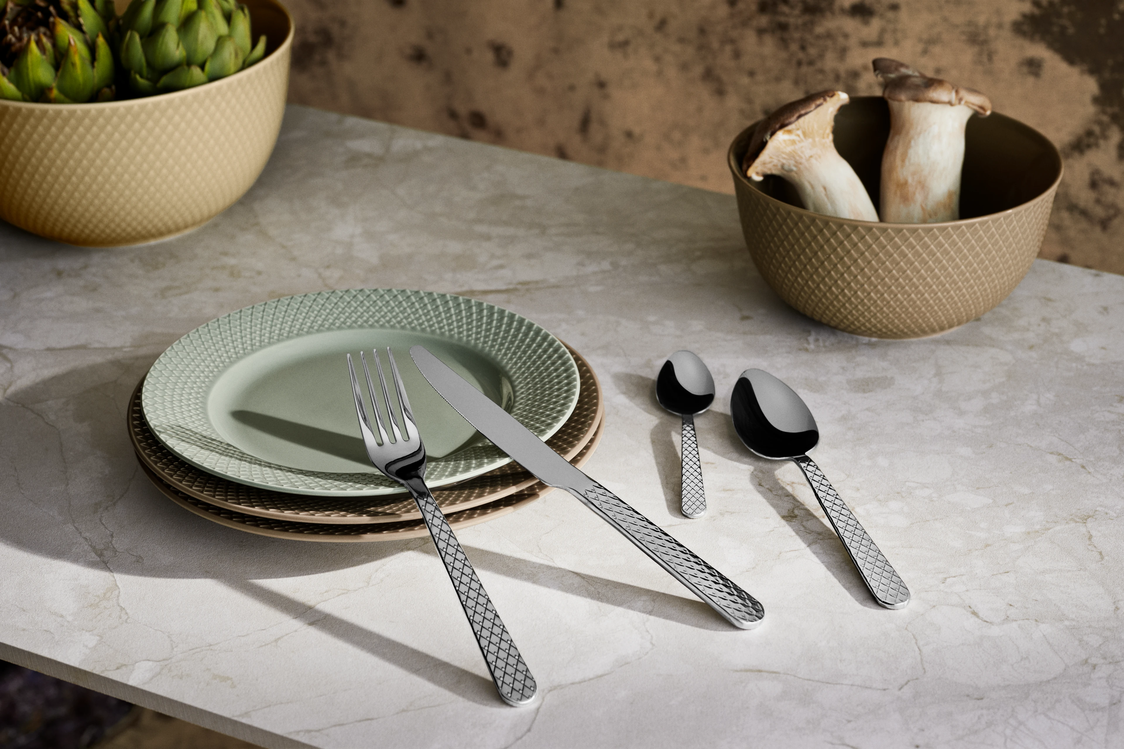 Bestikksett 16 stk. fra Lyngby Porcelæn i fargen Stål, laget av Metall