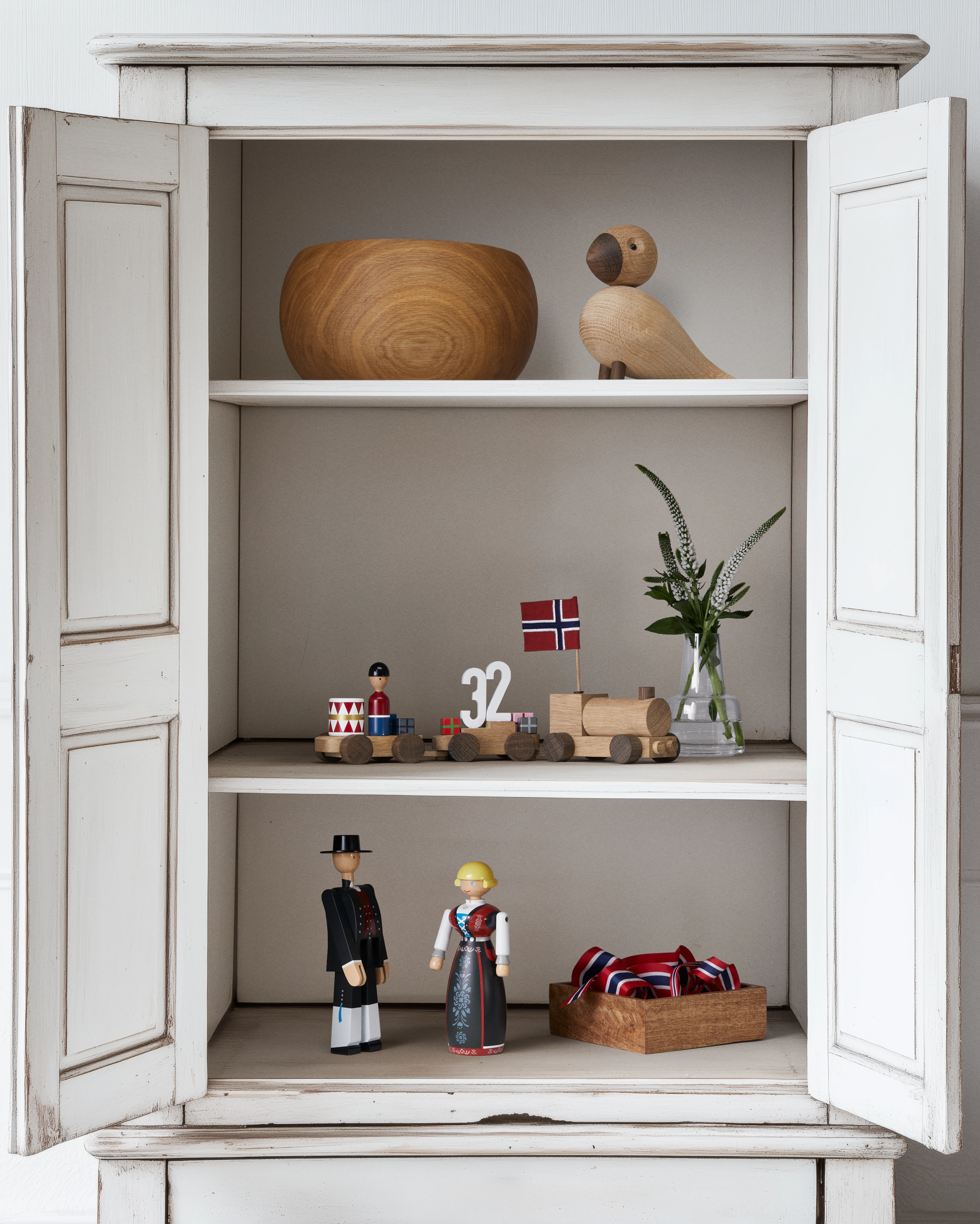 Födelsedagståg norska från Kay Bojesen i färgen Ek/Rökt ek, tillverkad av Trä