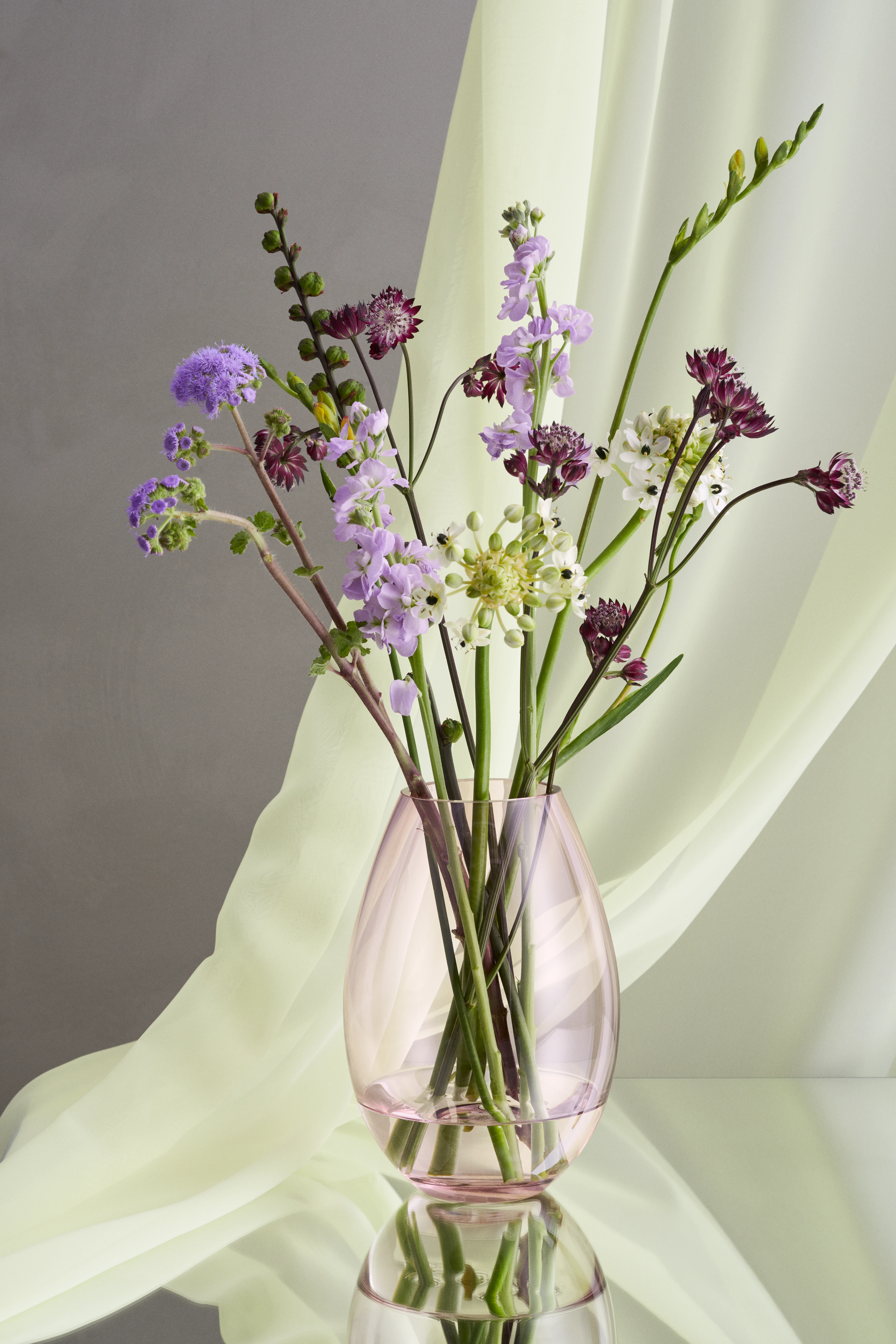 Vas H20.5 cm från Holmegaard i färgen Rosa, tillverkad av Glas