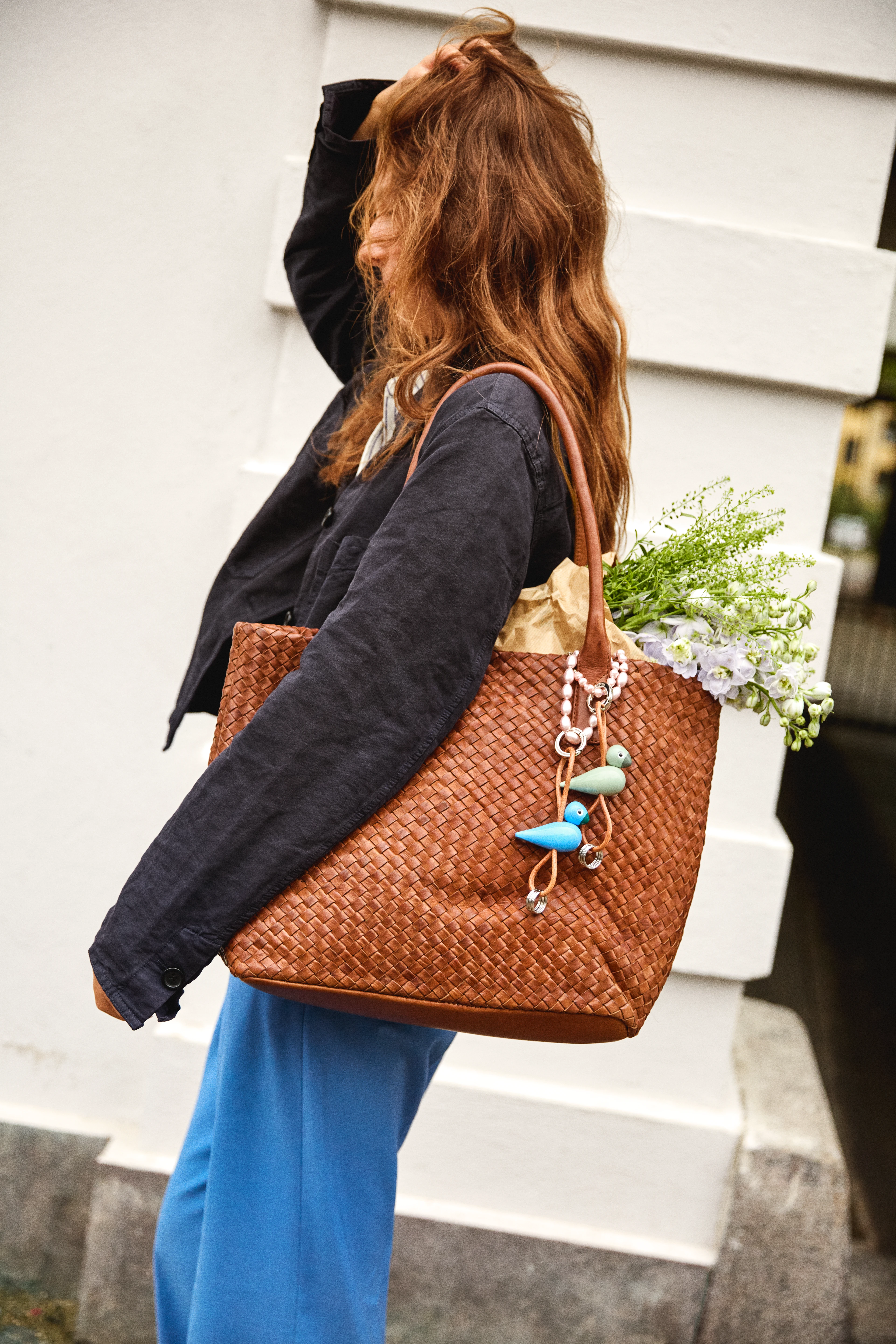 Fågel silvertonat metall nyckelring med naturläder från Kay Bojesen i färgen Grön, tillverkad av Trä