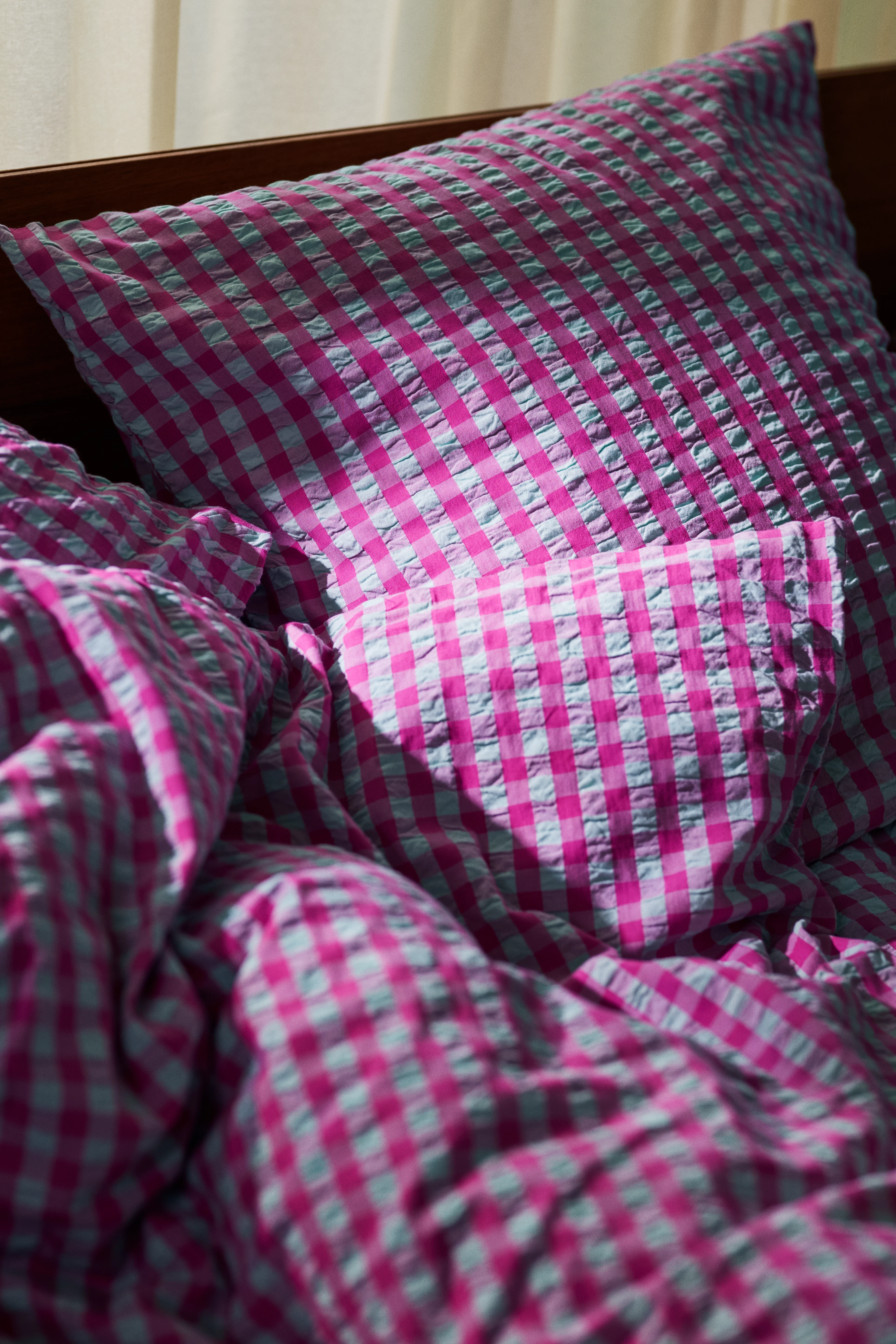 Sengetøj 150x210 cm fra JUNA i farven Fuchsia/Mint, lavet af Bomuld