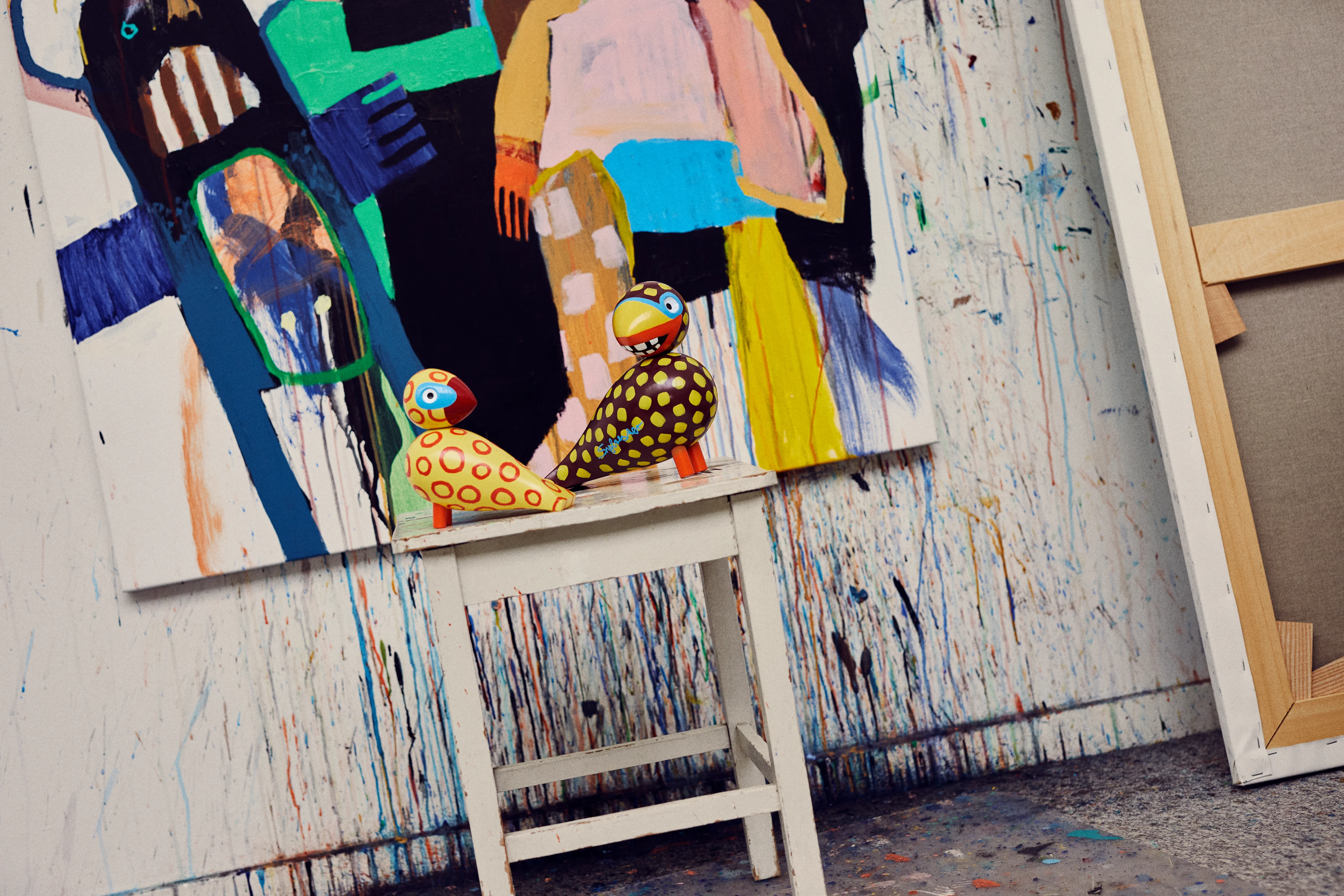 x Leif Sylvester Singvogel 2025 H20 cm von Kay Bojesen in der Farbe Laughing bird, hergestellt aus Holz