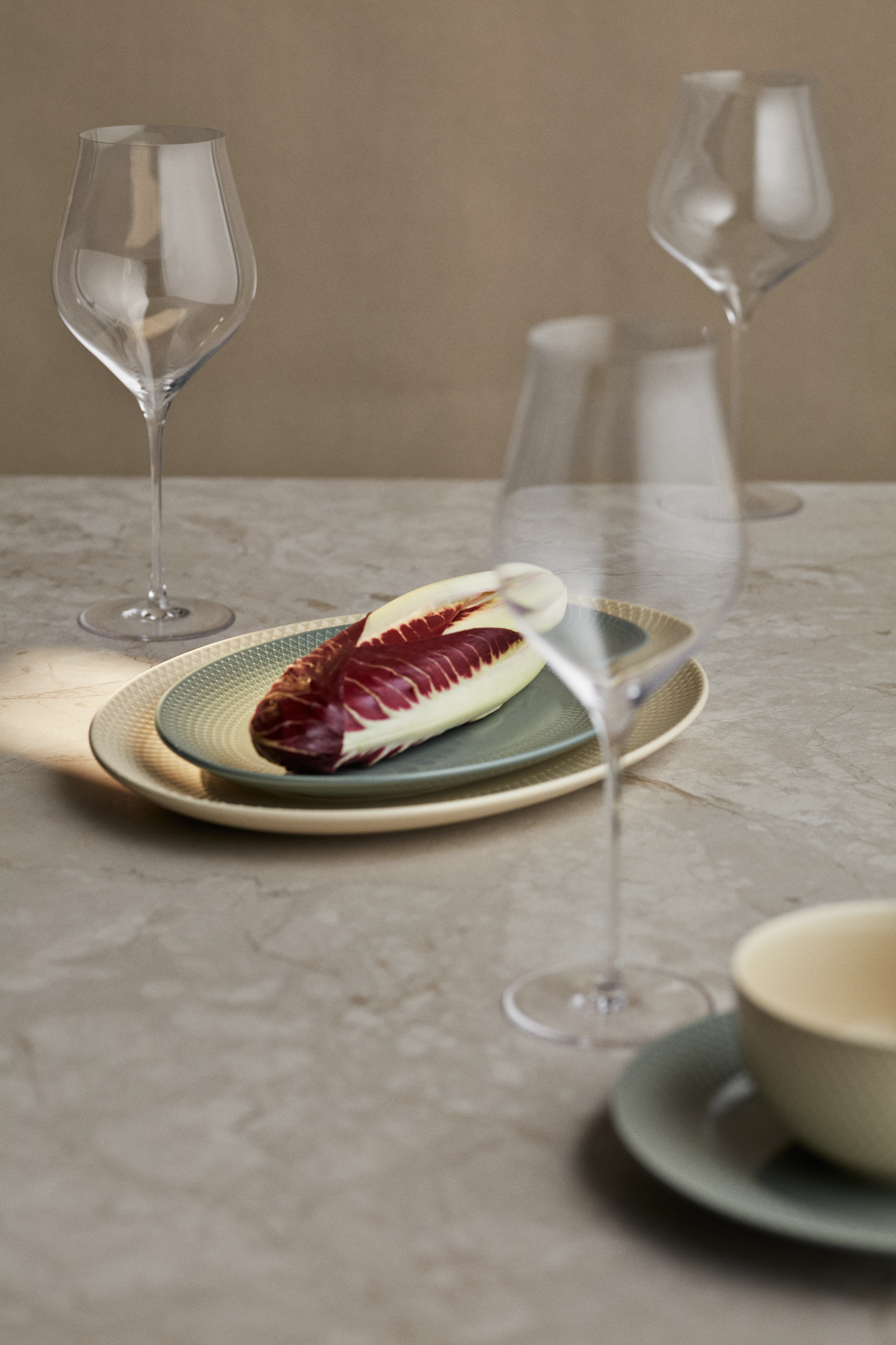 Oval serving dish 28.5x21.5 cm from Lyngby Porcelæn in Moss color, made of Ceramics