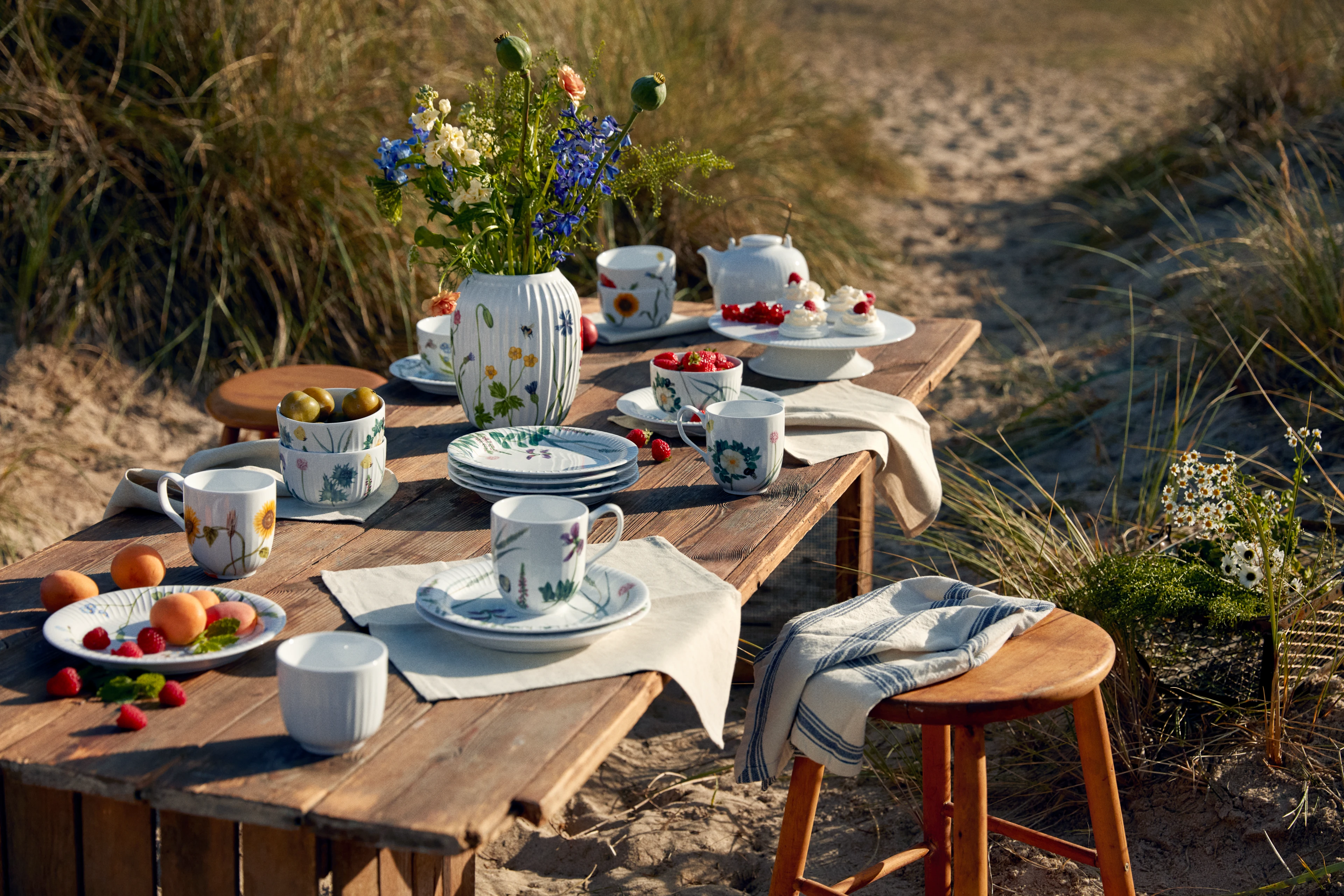 Tallrik Ø22 cm från Kähler i färgen Coastal Flower, tillverkad av Keramik