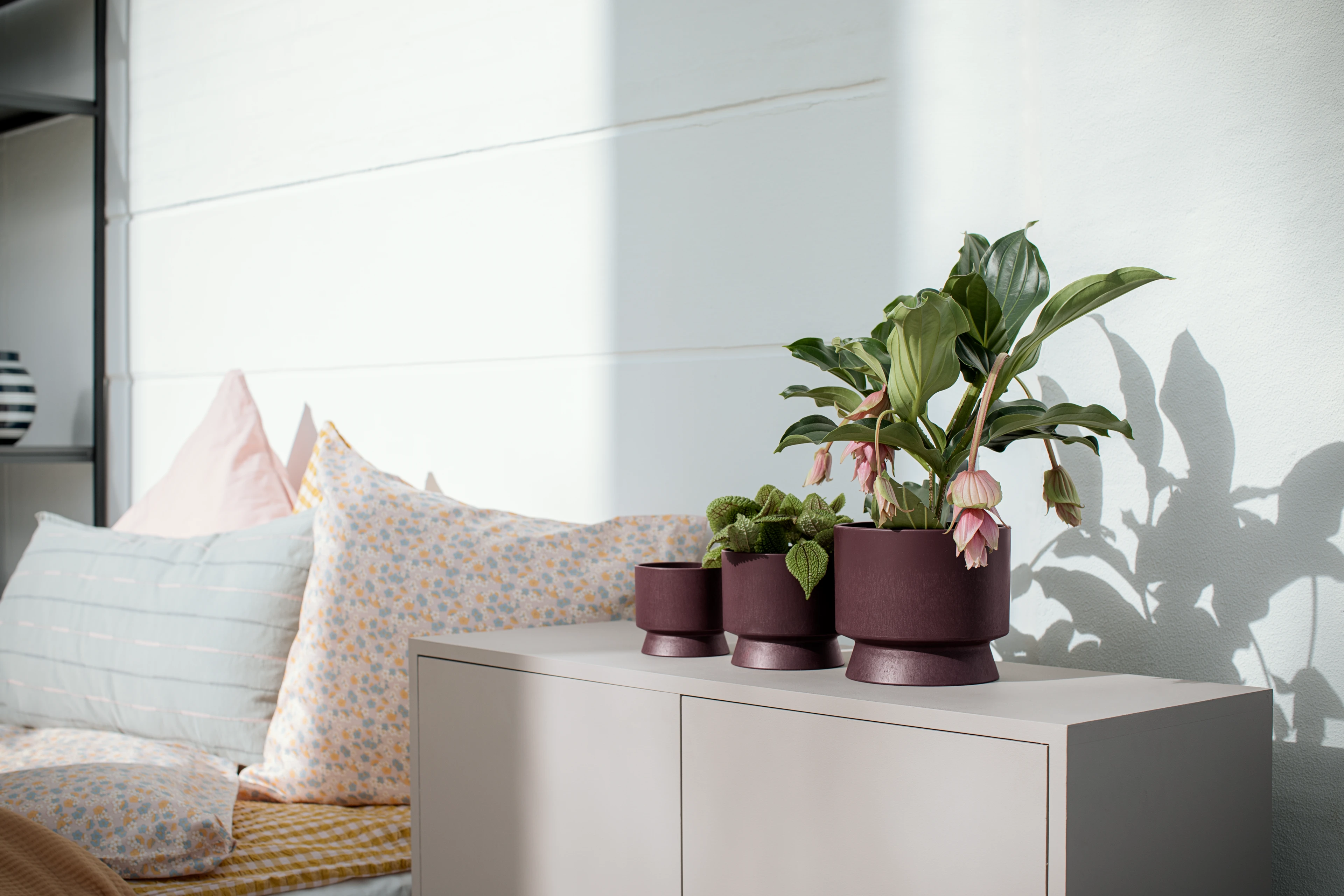 Flowerpot Ø12 cm from Rosendahl in Burgundy color, made of Plastic