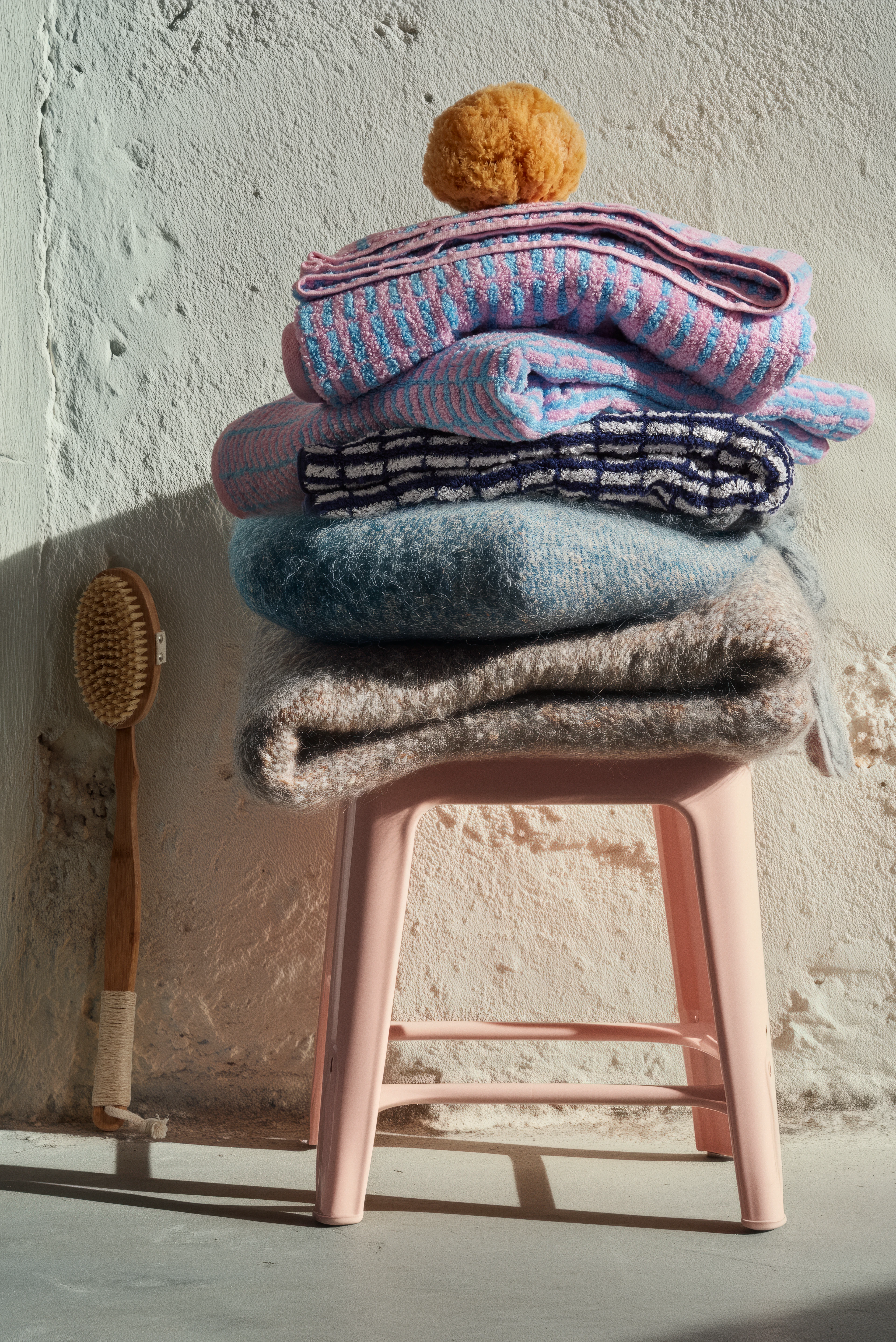 Towel 70x140 cm from JUNA in Dark blue/White color, made of Cotton blend