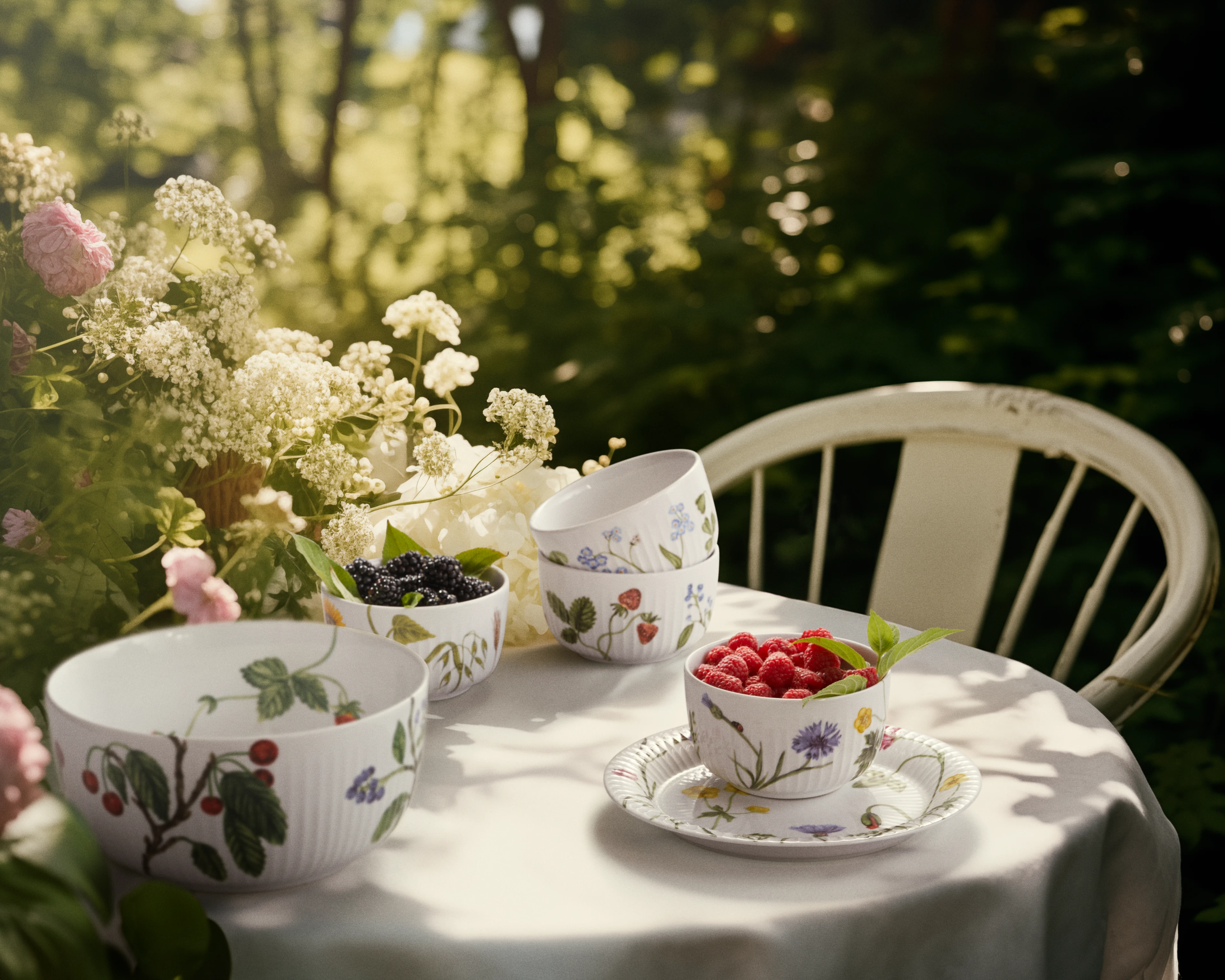 Skål Ø21 cm från Kähler i färgen Summer Berries, tillverkad av Keramik