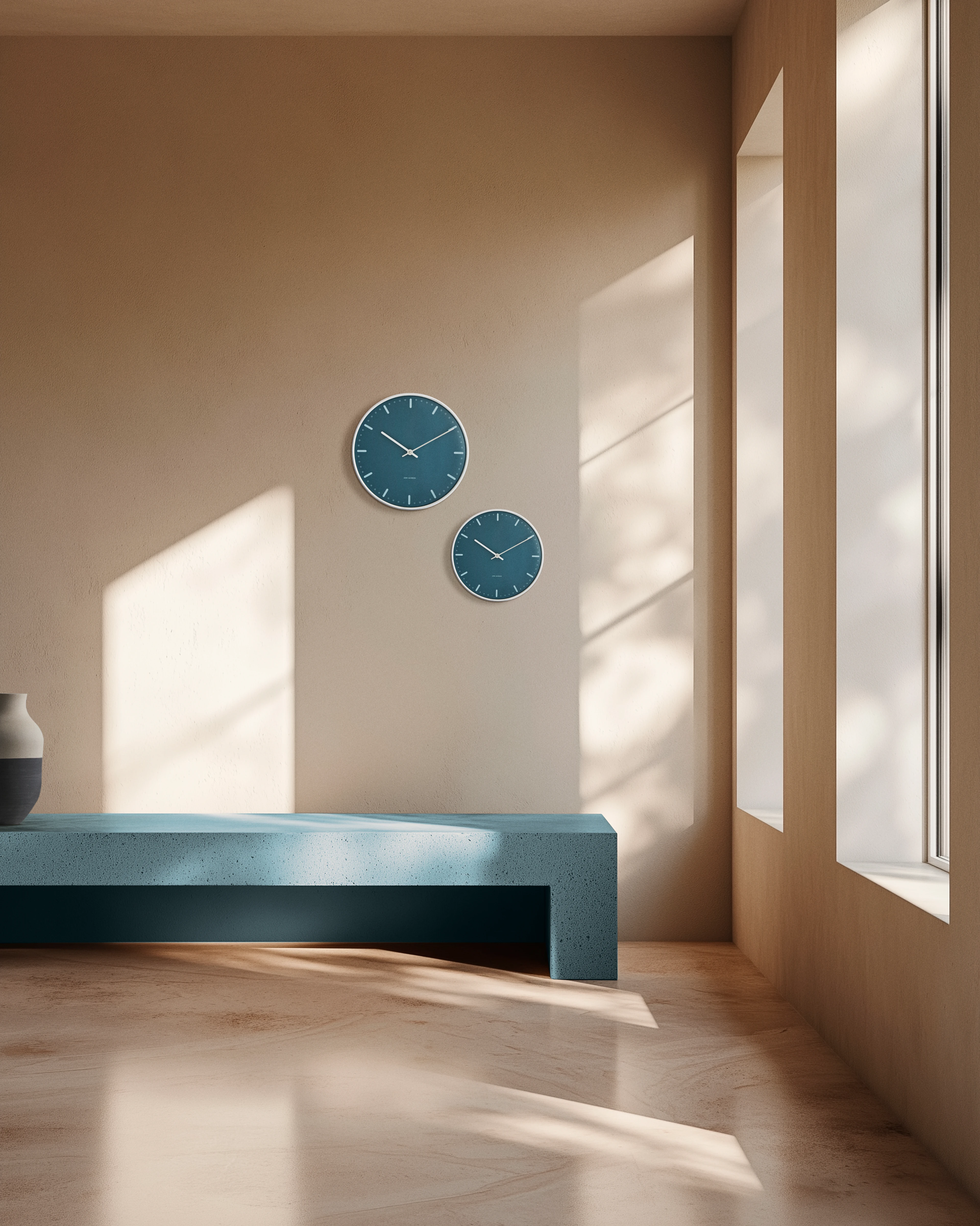 Veggur Ø29 cm fra Arne Jacobsen i fargen Blå, laget av Metall