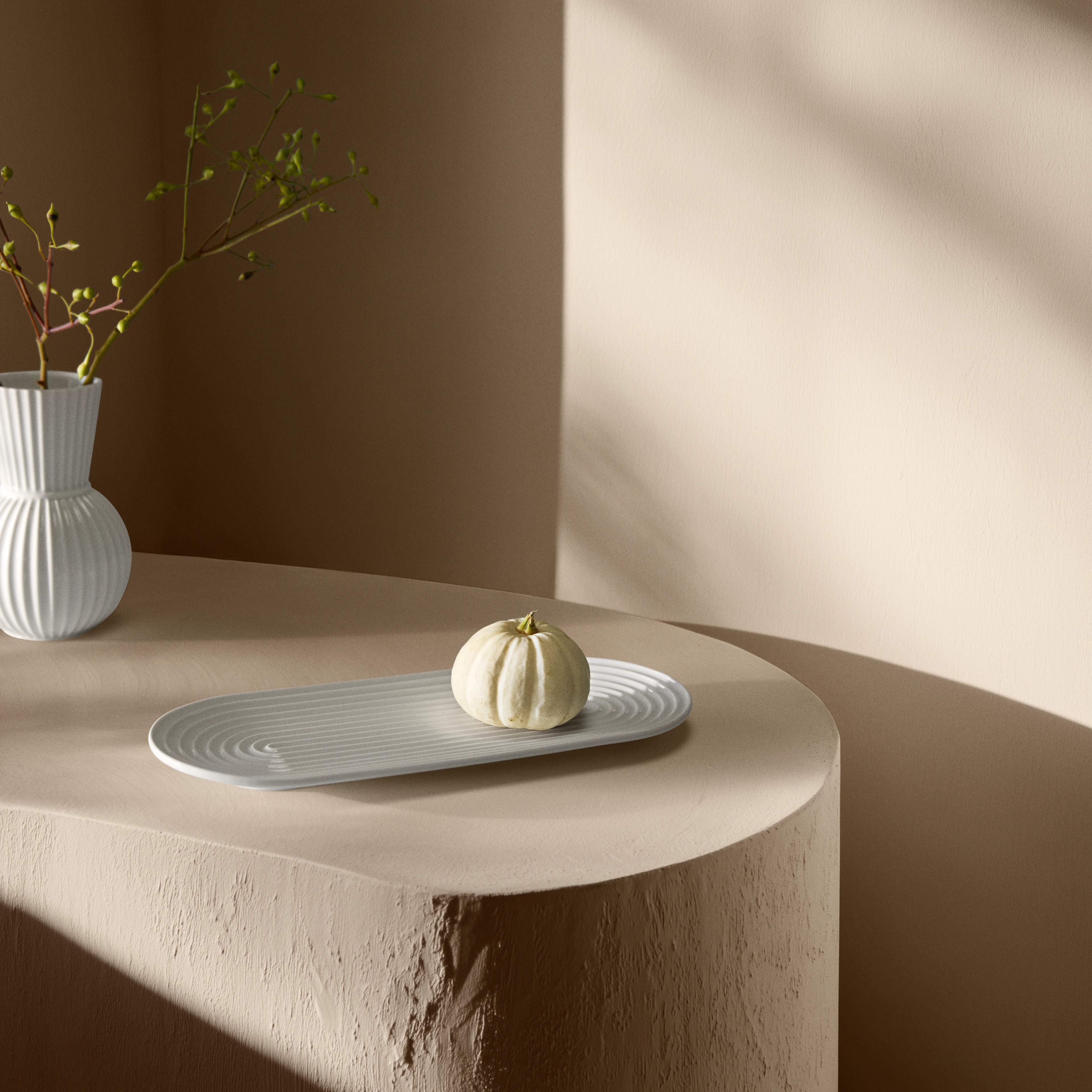 Ovalt serveringsfad 34x14.5 cm fra Lyngby Porcelæn i farven Hvid, lavet af Keramik