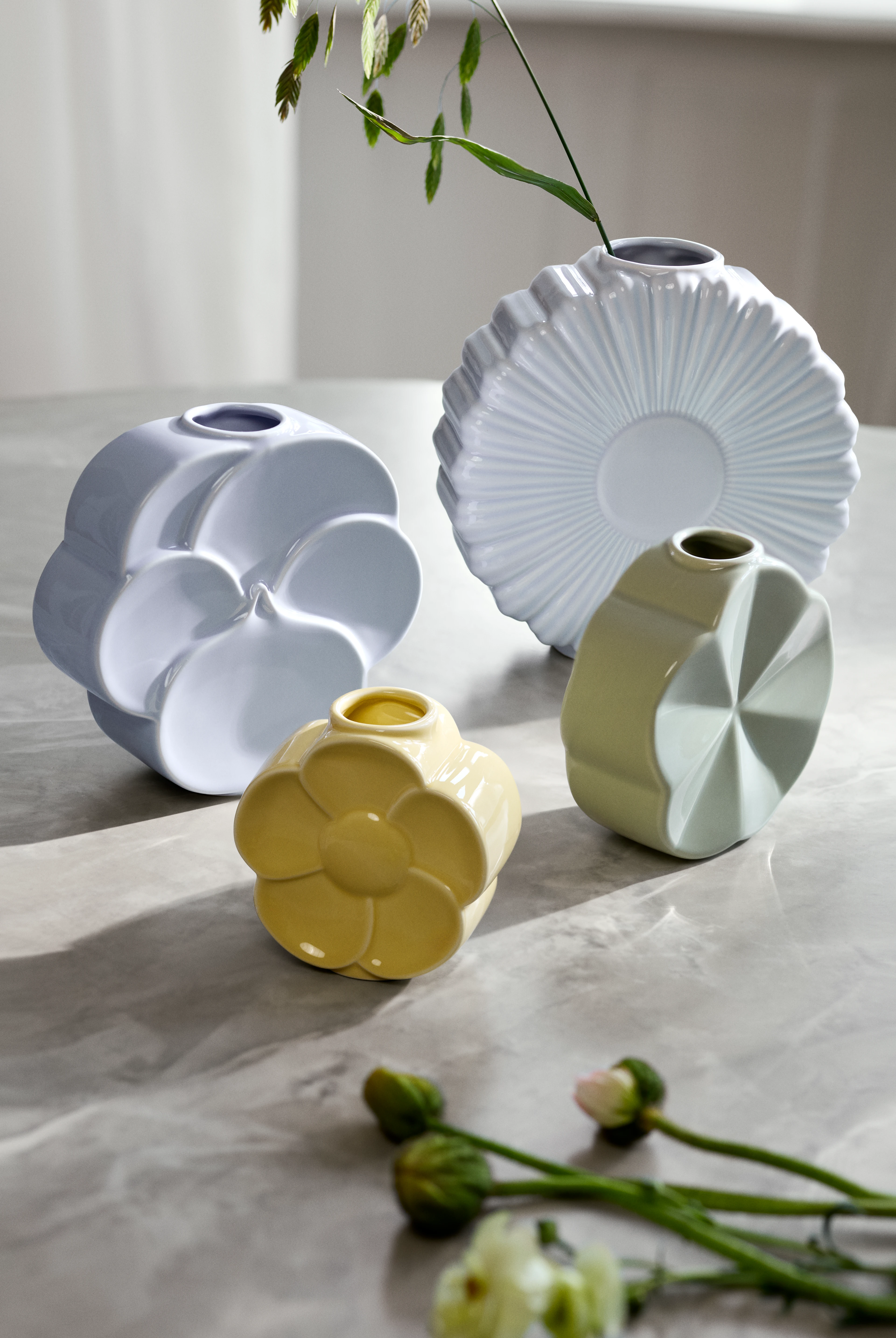 Prestekrage Vase H21 cm fra Lyngby Porcelæn i fargen Hvit, laget av Keramikk