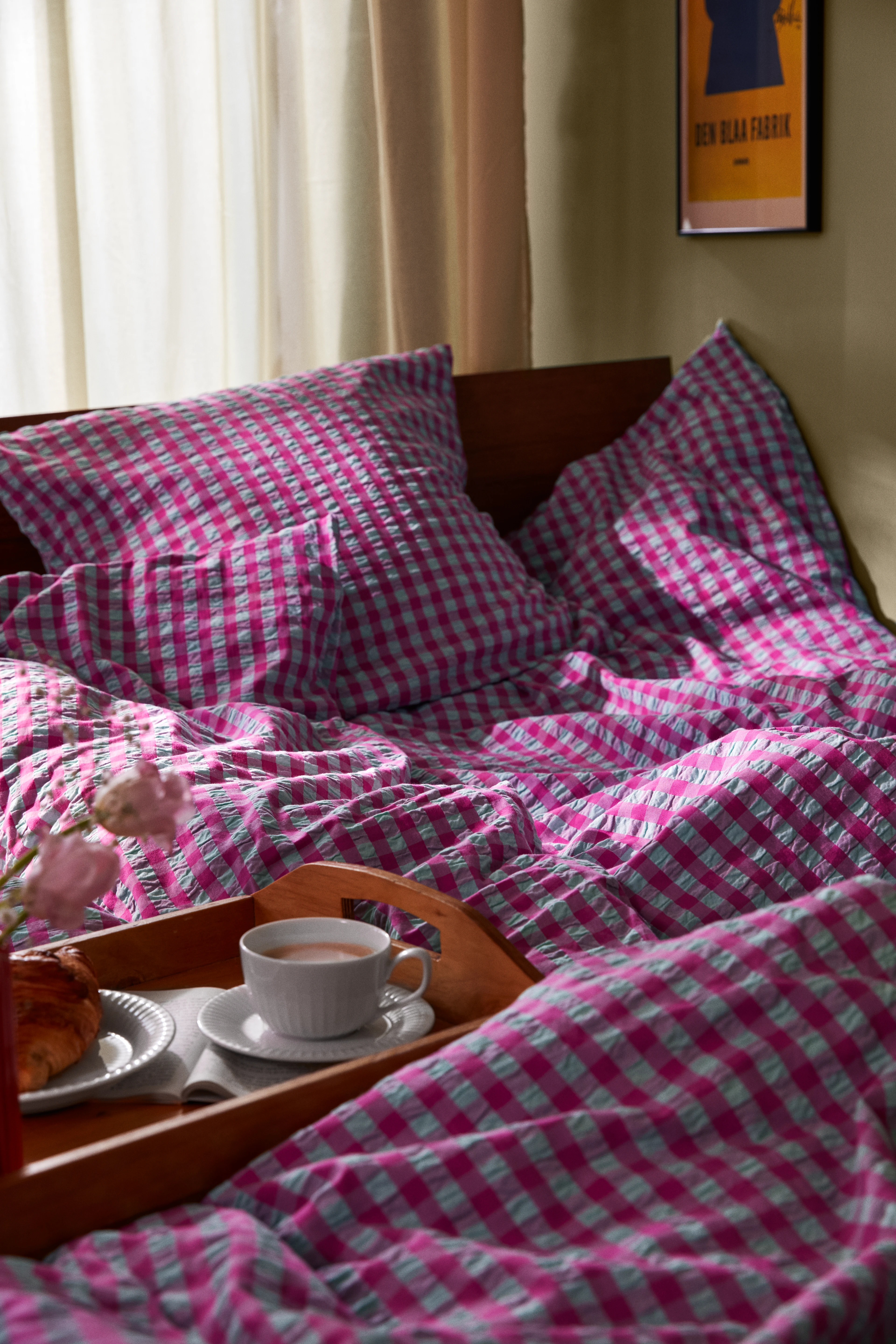 Sengetøy 150x210 cm fra JUNA i fargen Fuchsia/Mint, laget av Bomull