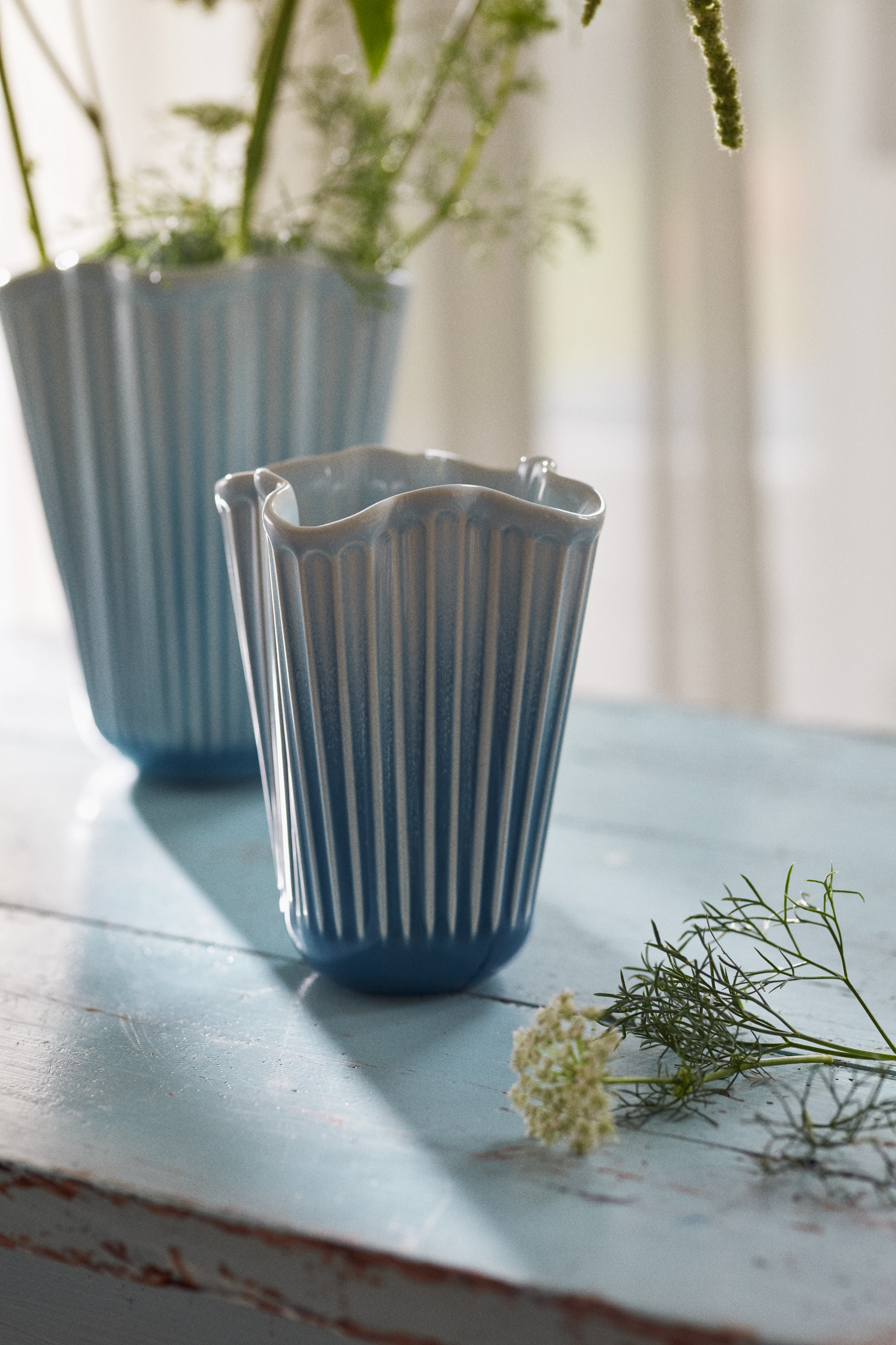 Unfold Vase H16.5 cm von Kähler in der Farbe Blau, hergestellt aus Keramik