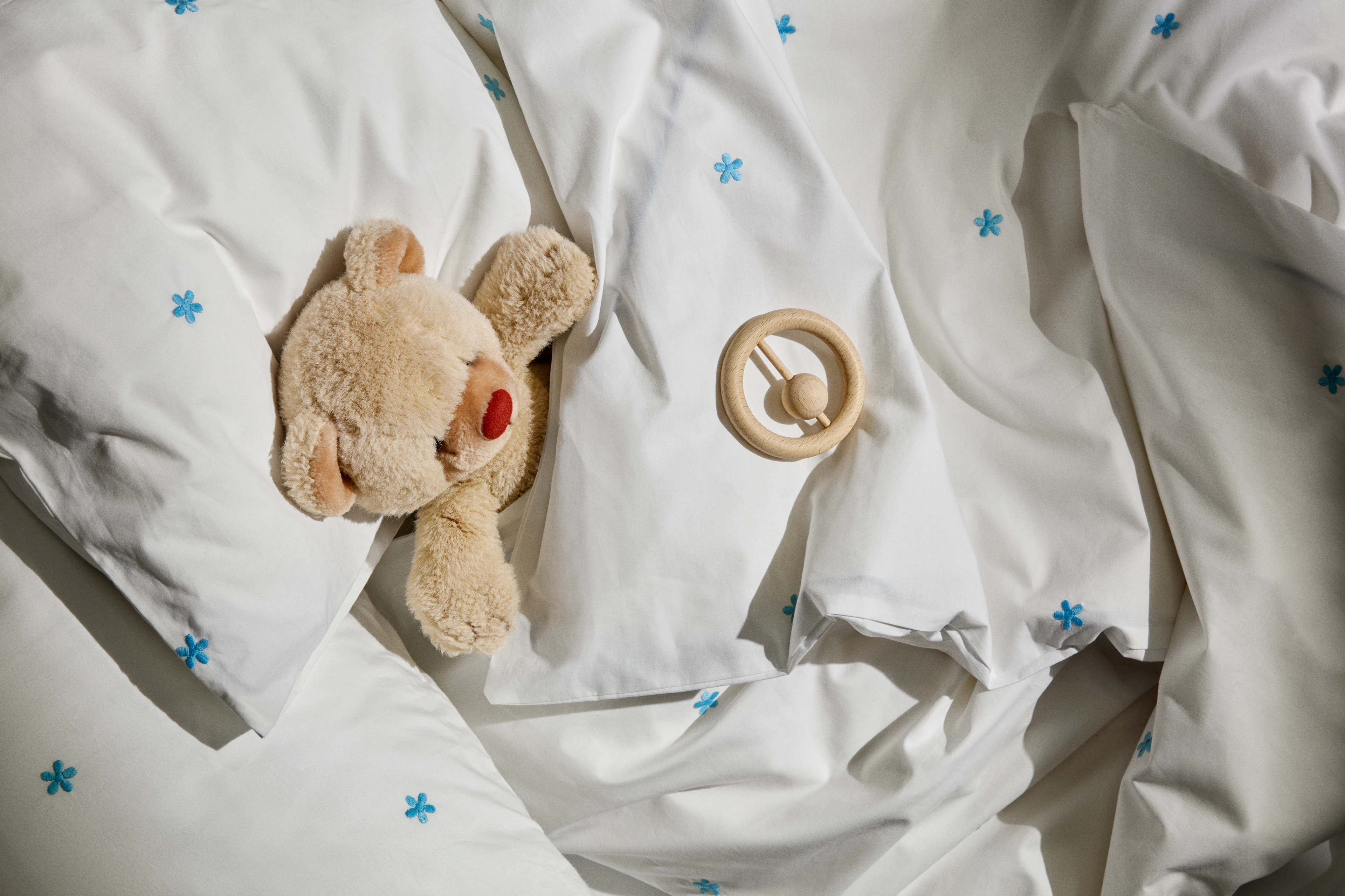 Junior Bed linen 100x140 cm from JUNA in White/Light blue color, made of Cotton