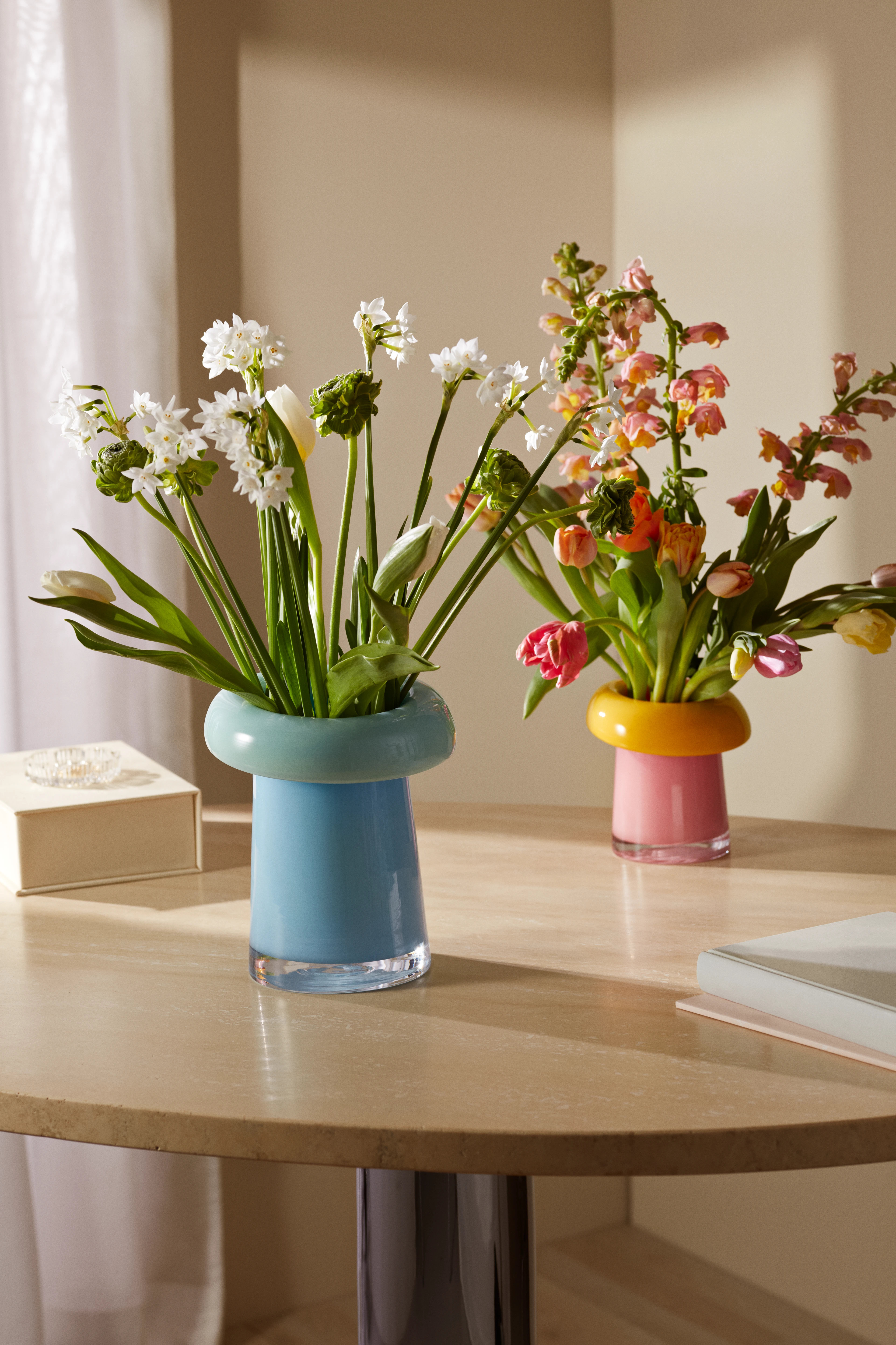 Vase H22.5 cm fra Holmegaard i fargen Lys blå/Aqua, laget av Glass