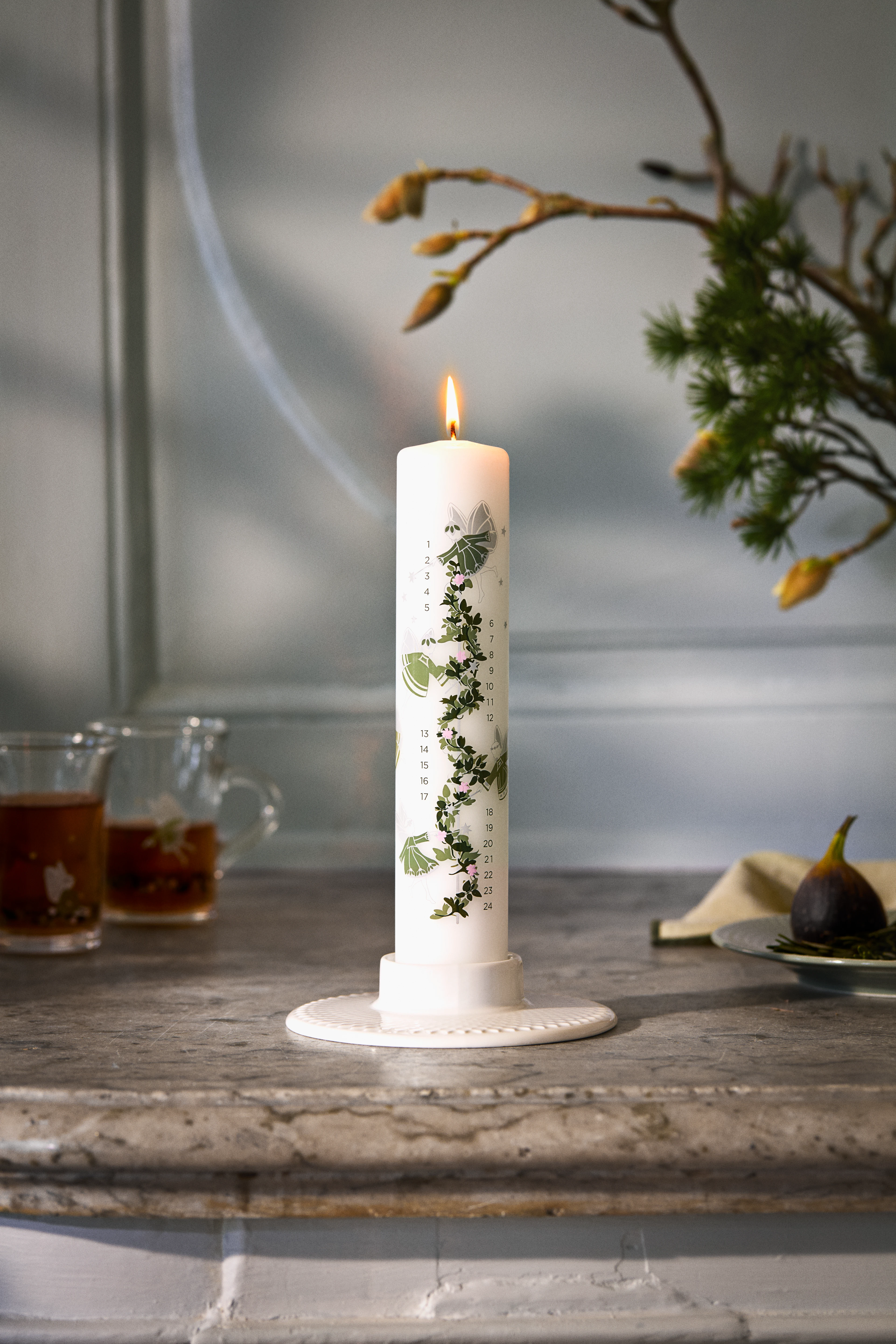 ideen für weihnachtstischdeko Ein einzigartiger Weihnachtstisch: Tipps & Weißweinglas mit Gravur -