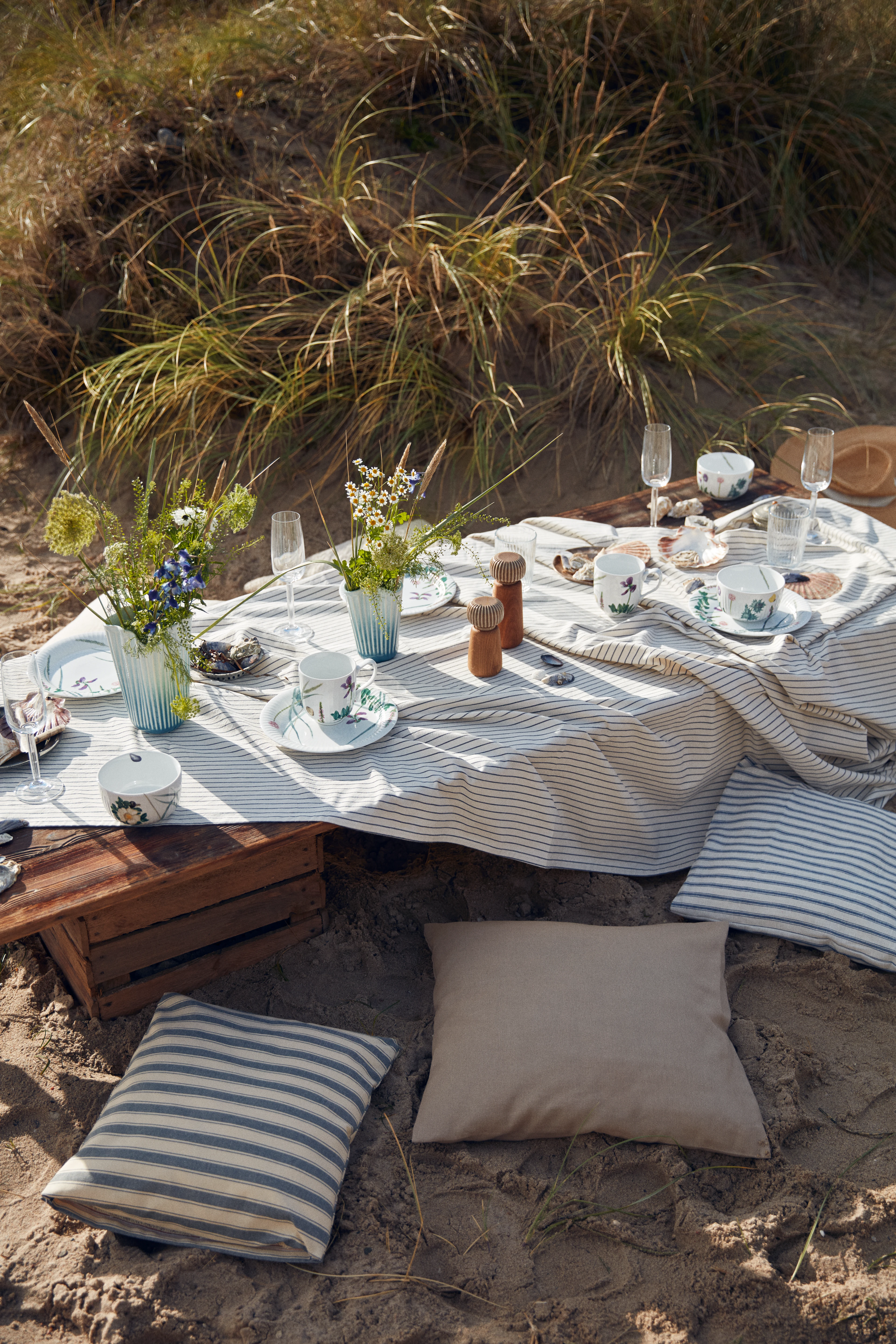 Unfold Vase H20.5 cm fra Kähler i farven Blå, lavet af Keramik