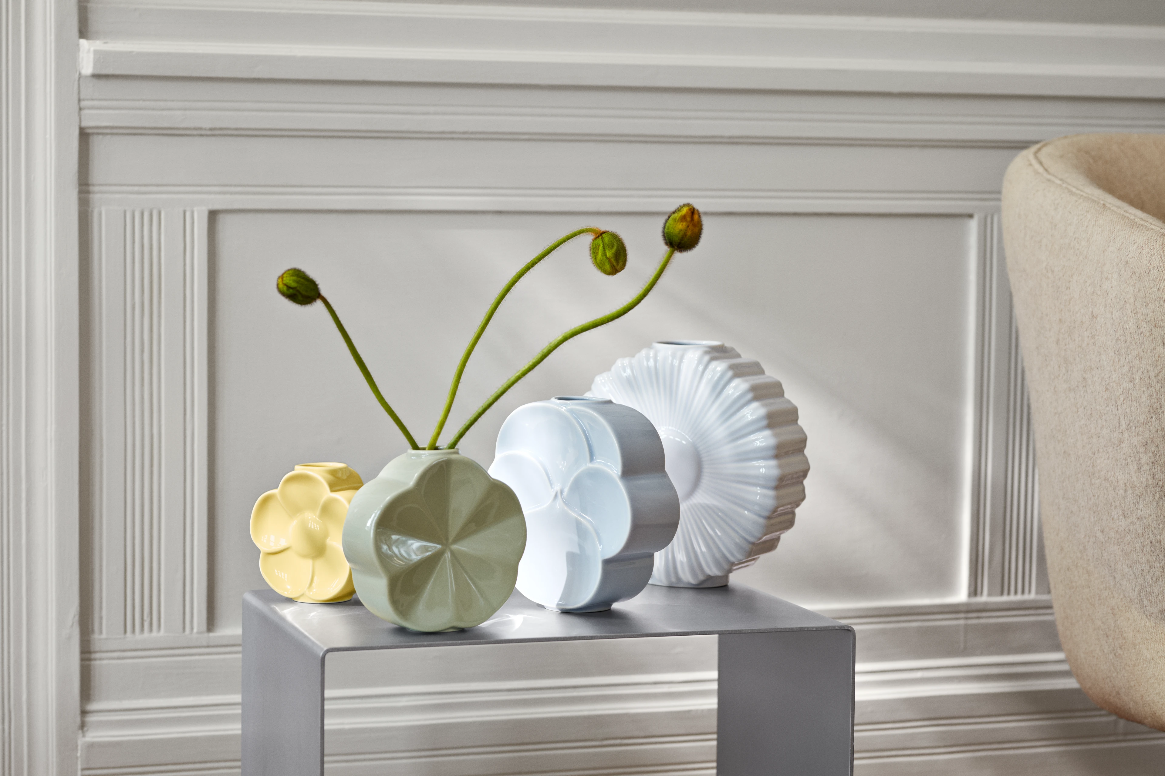 Styvmorsviol Vas H17 cm från Lyngby Porcelæn i färgen Blå, tillverkad av Keramik