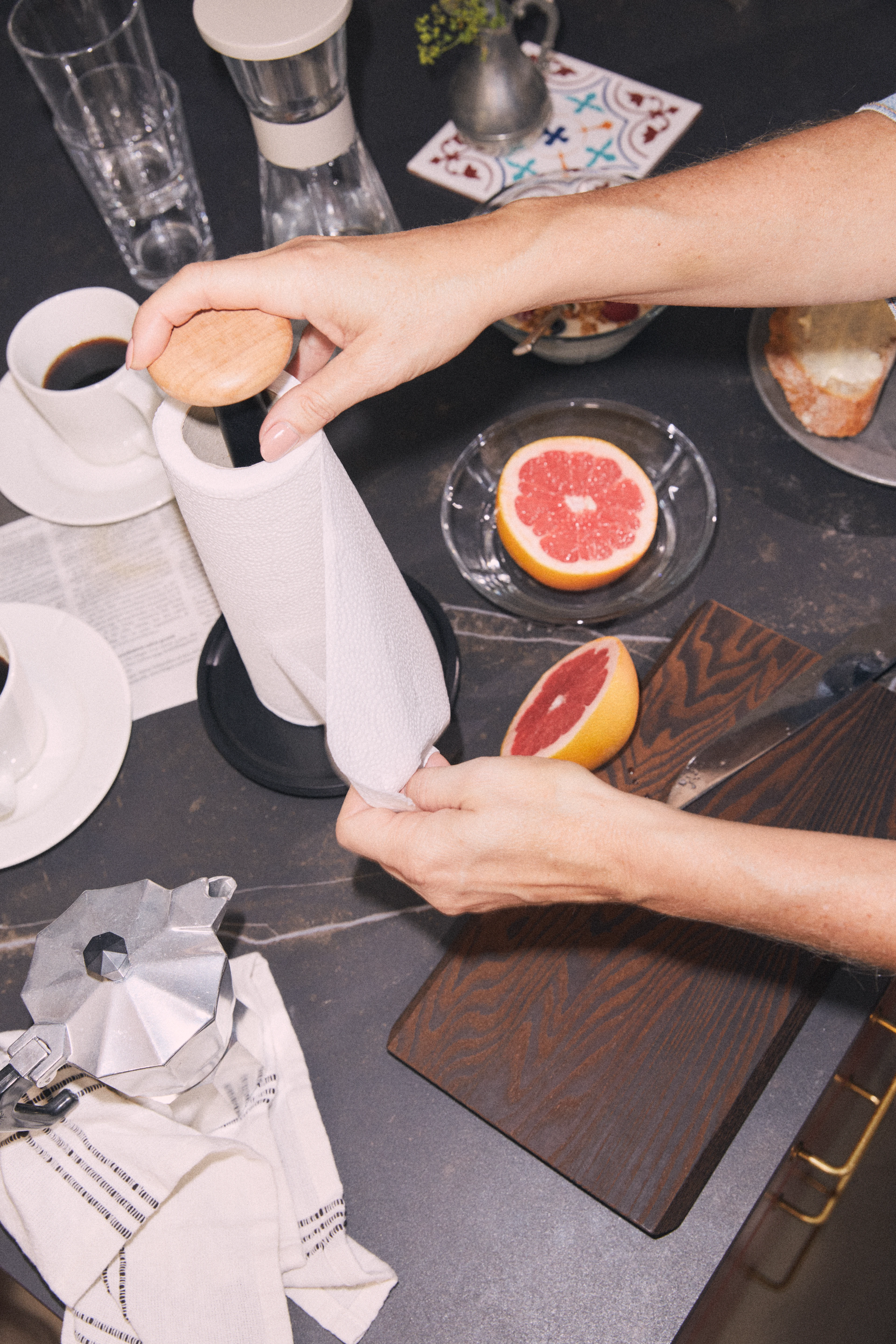 Paper Pal kitchen roll holder H30cm from Rosendahl in Black color, made of Plastic