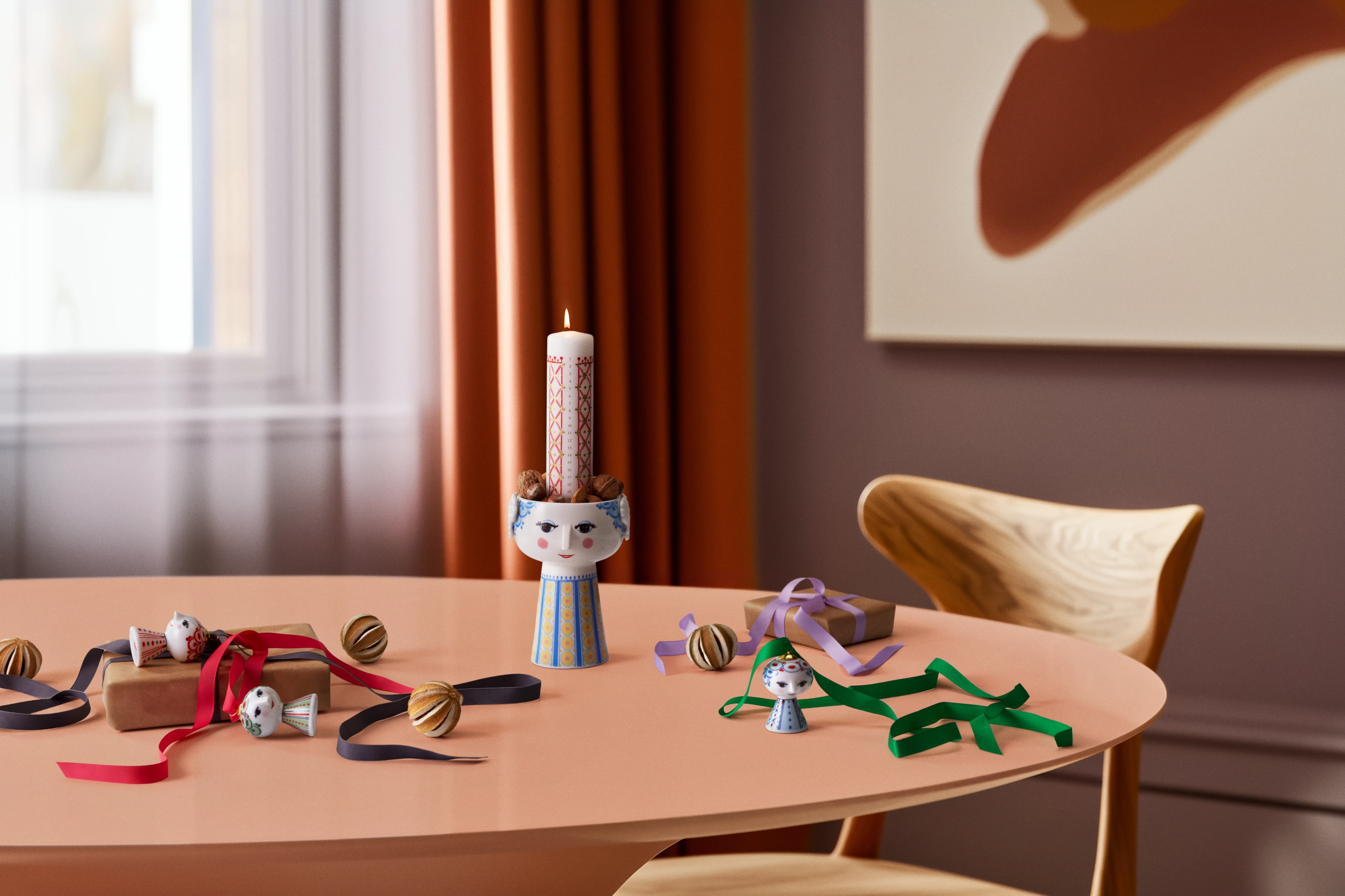 Kalenderlys 2025 Ø5 cm fra Bjørn Wiinblad i fargen Hvit m. deko, laget av Parafin