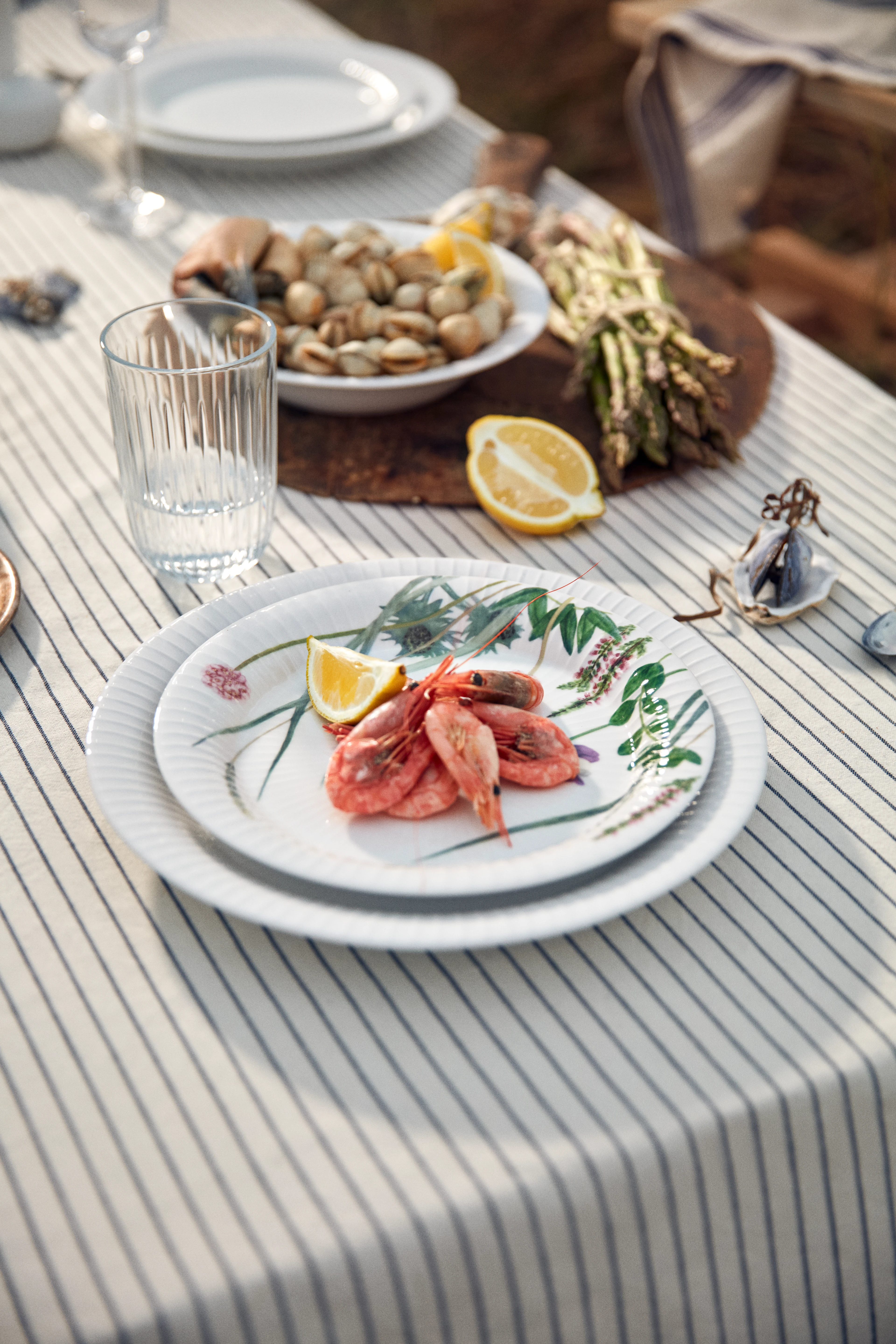 Tallrik Ø22 cm från Kähler i färgen Coastal Flower, tillverkad av Keramik