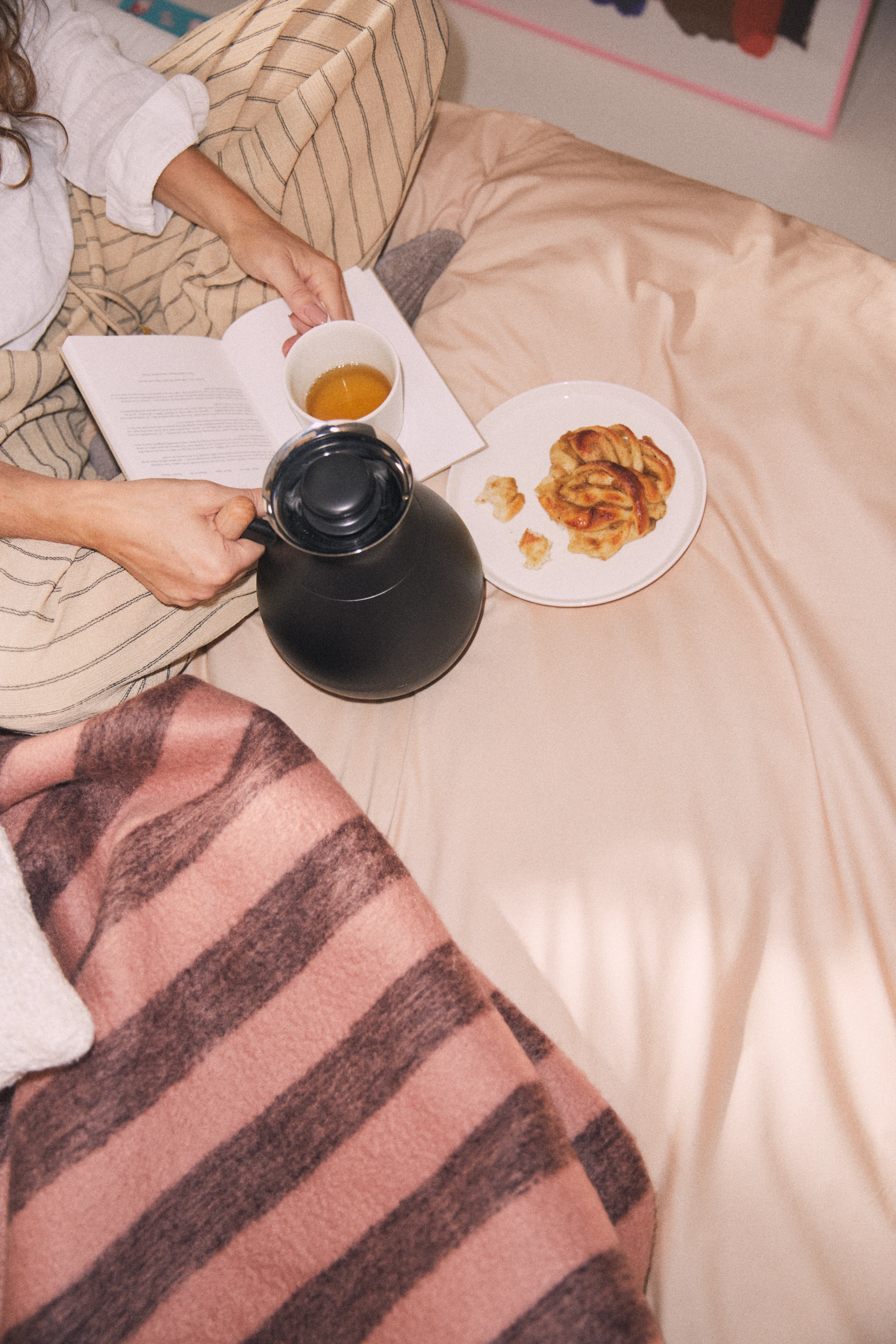Stay warm Termoskanna rund 1,0 l från Rosendahl i färgen Svart, tillverkad av Plast