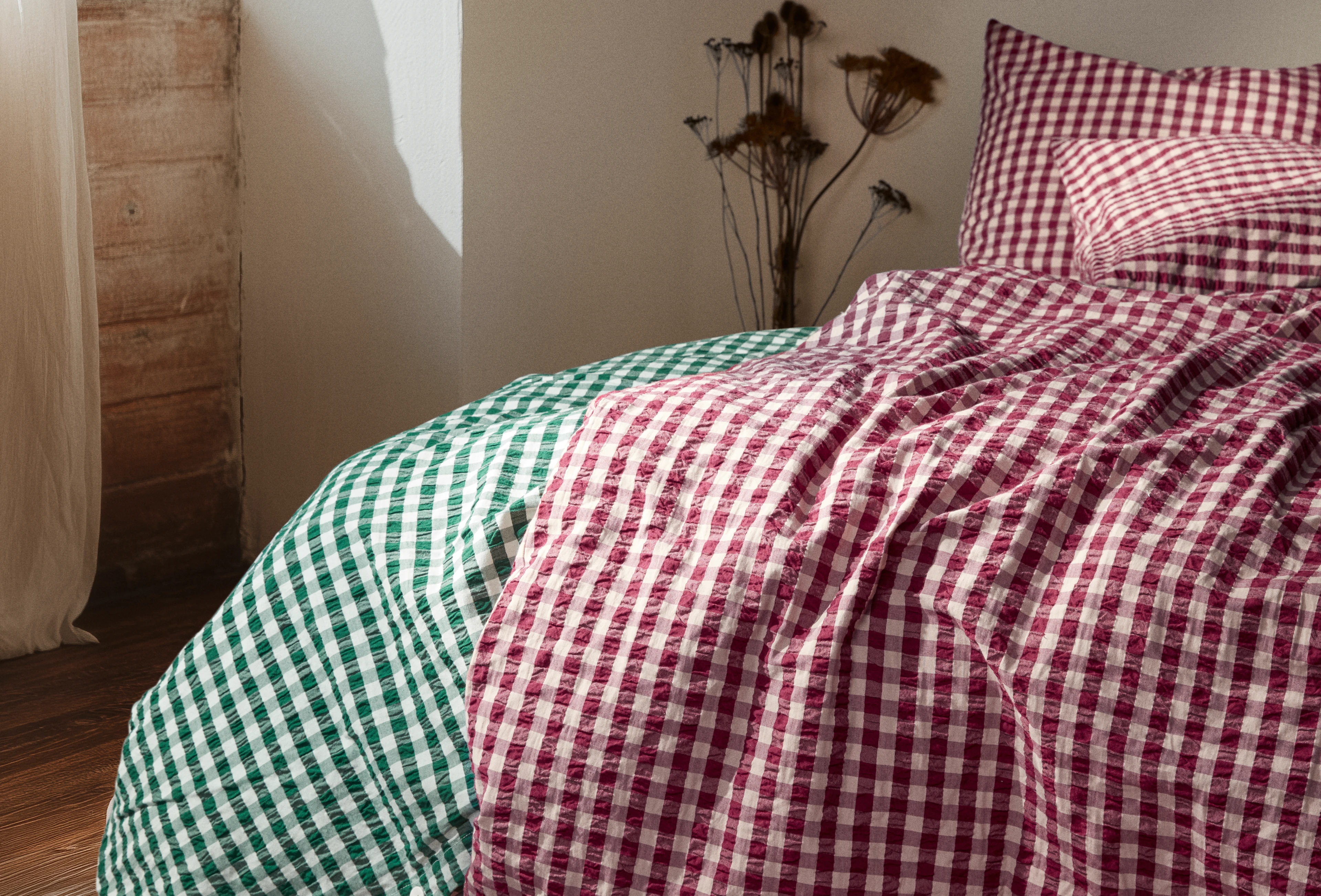 Sengetøy 140x220 cm fra JUNA i fargen Plomme/Rosa, laget av Bomull