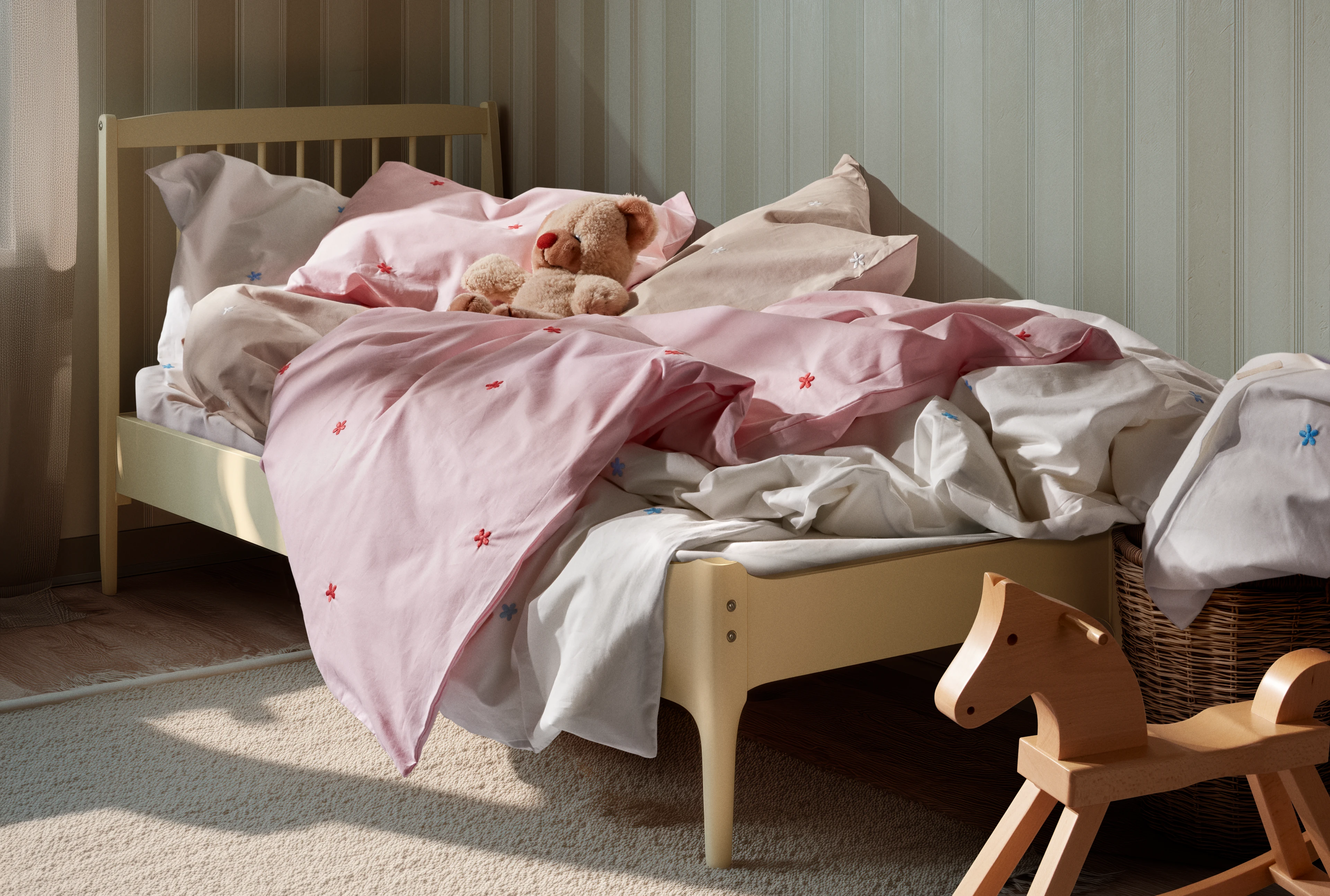 Junior Påslakanset 100x140 cm från JUNA i färgen Pink/Röd, tillverkad av Bomull