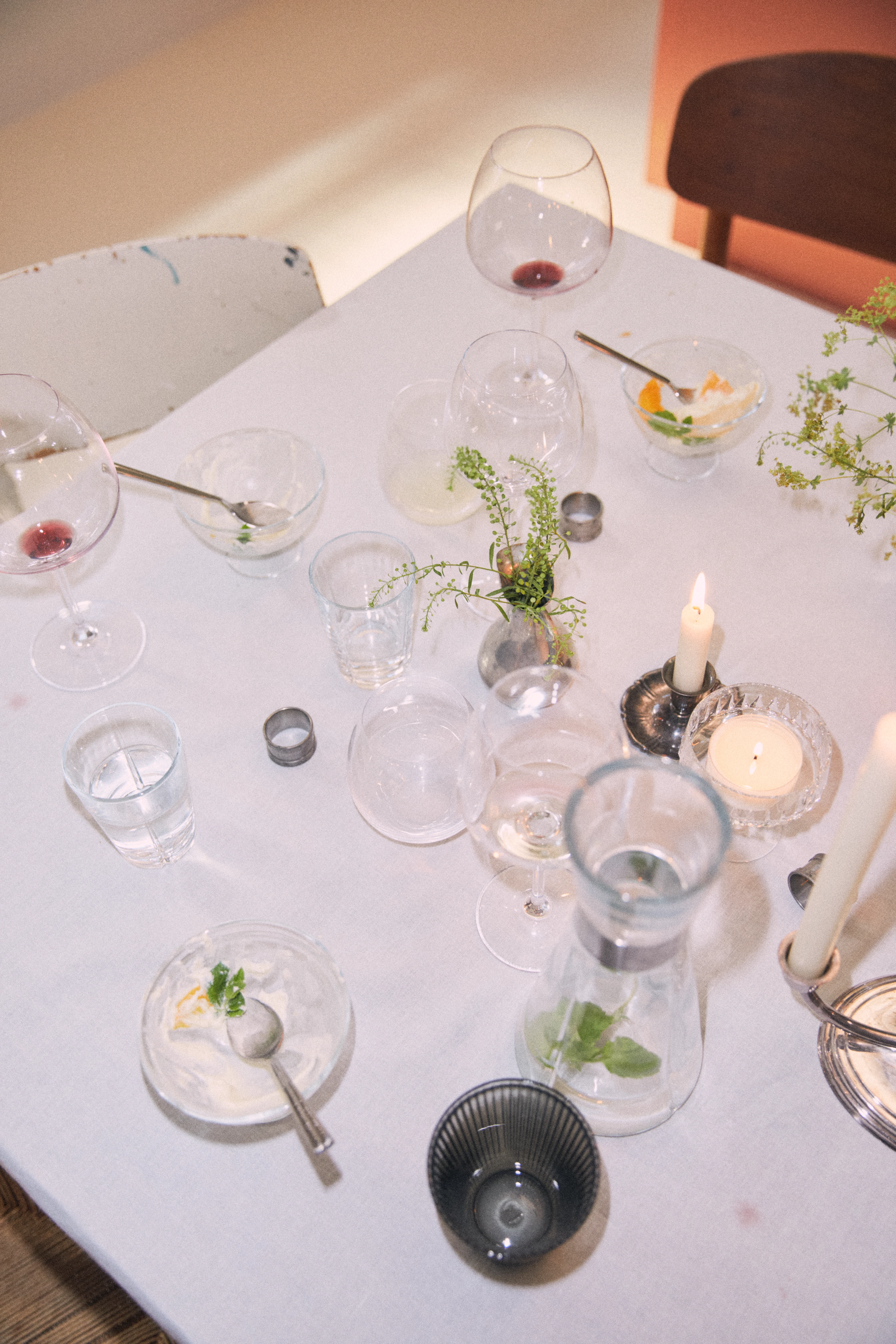 Stora och små glas att dricka. Vattenglas och karaff från Rosendahl