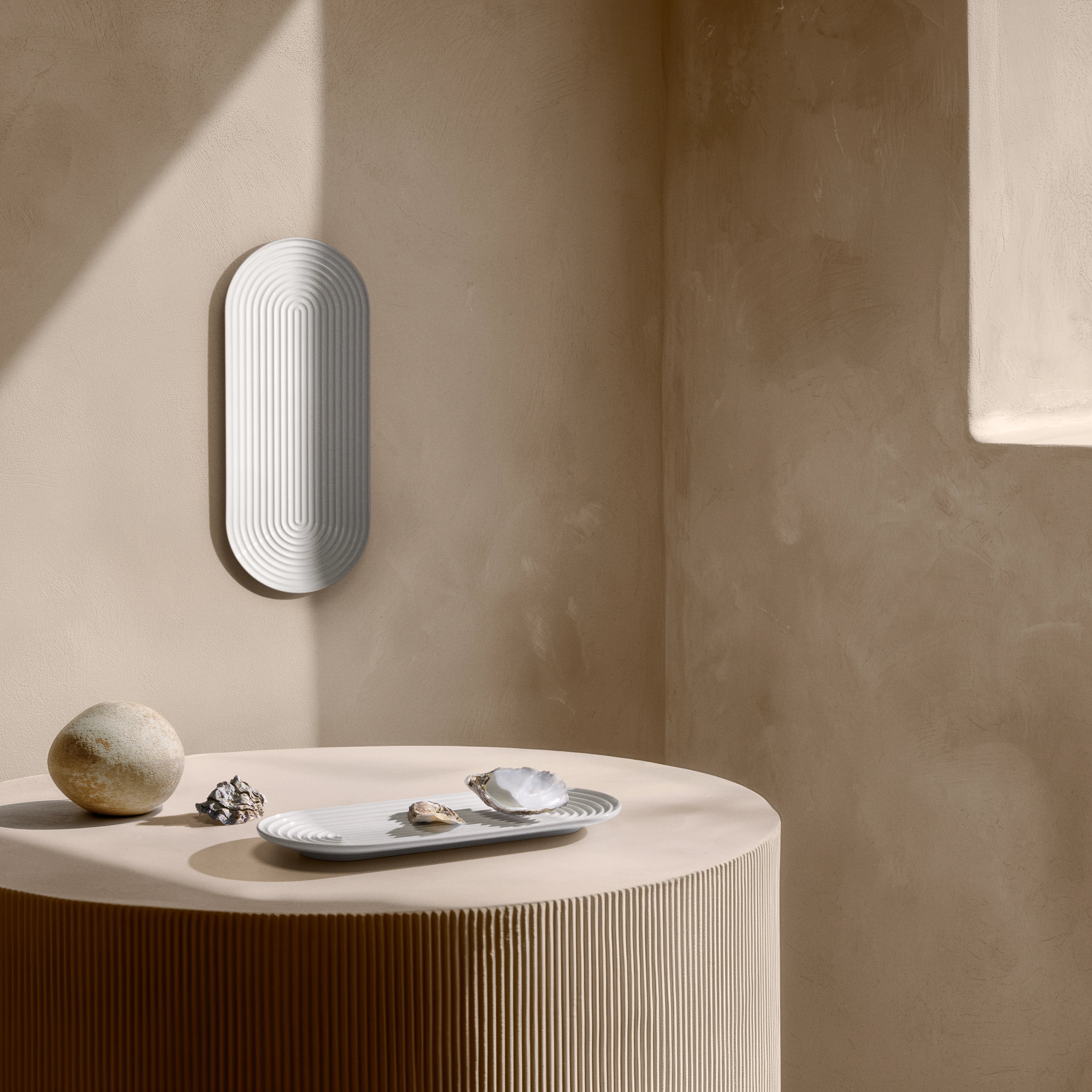 Oval serveringsfat 48x20 cm från Lyngby Porcelæn i färgen Vit, tillverkad av Keramik