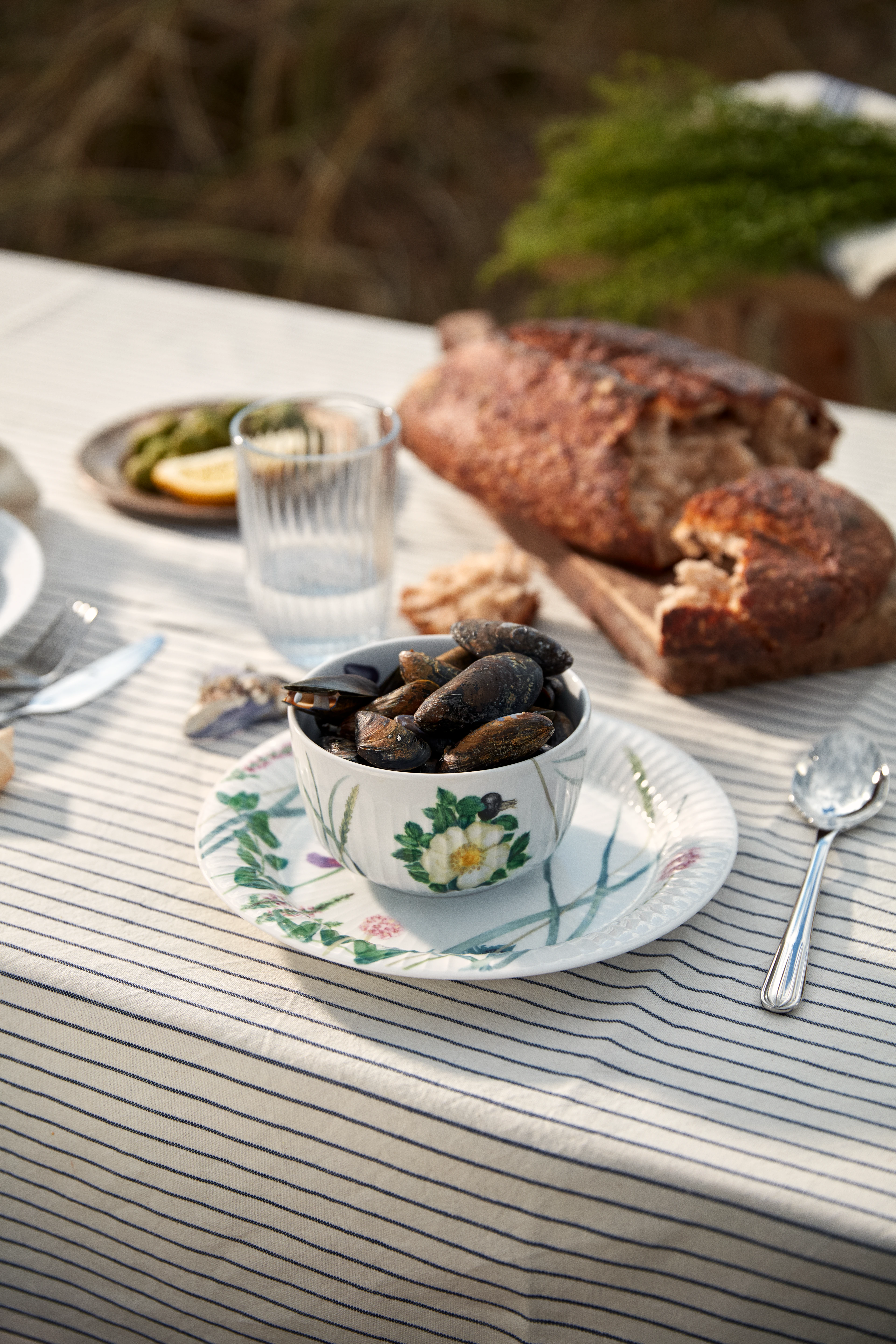 Plate Ø22 cm from Kähler  in Coastal Flower color, made of Ceramics