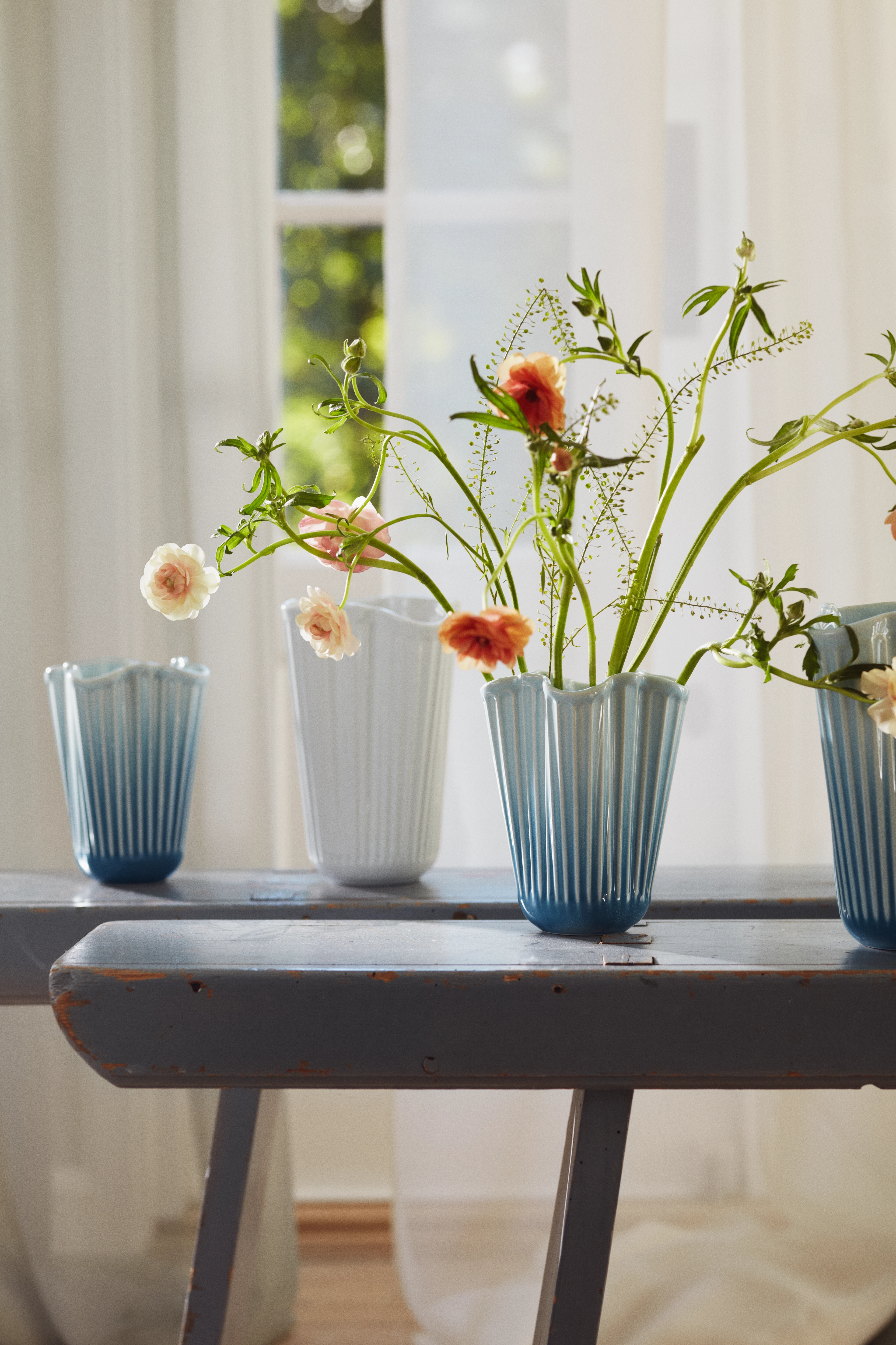 Unfold Vase H16.5 cm von Kähler in der Farbe Blau, hergestellt aus Keramik