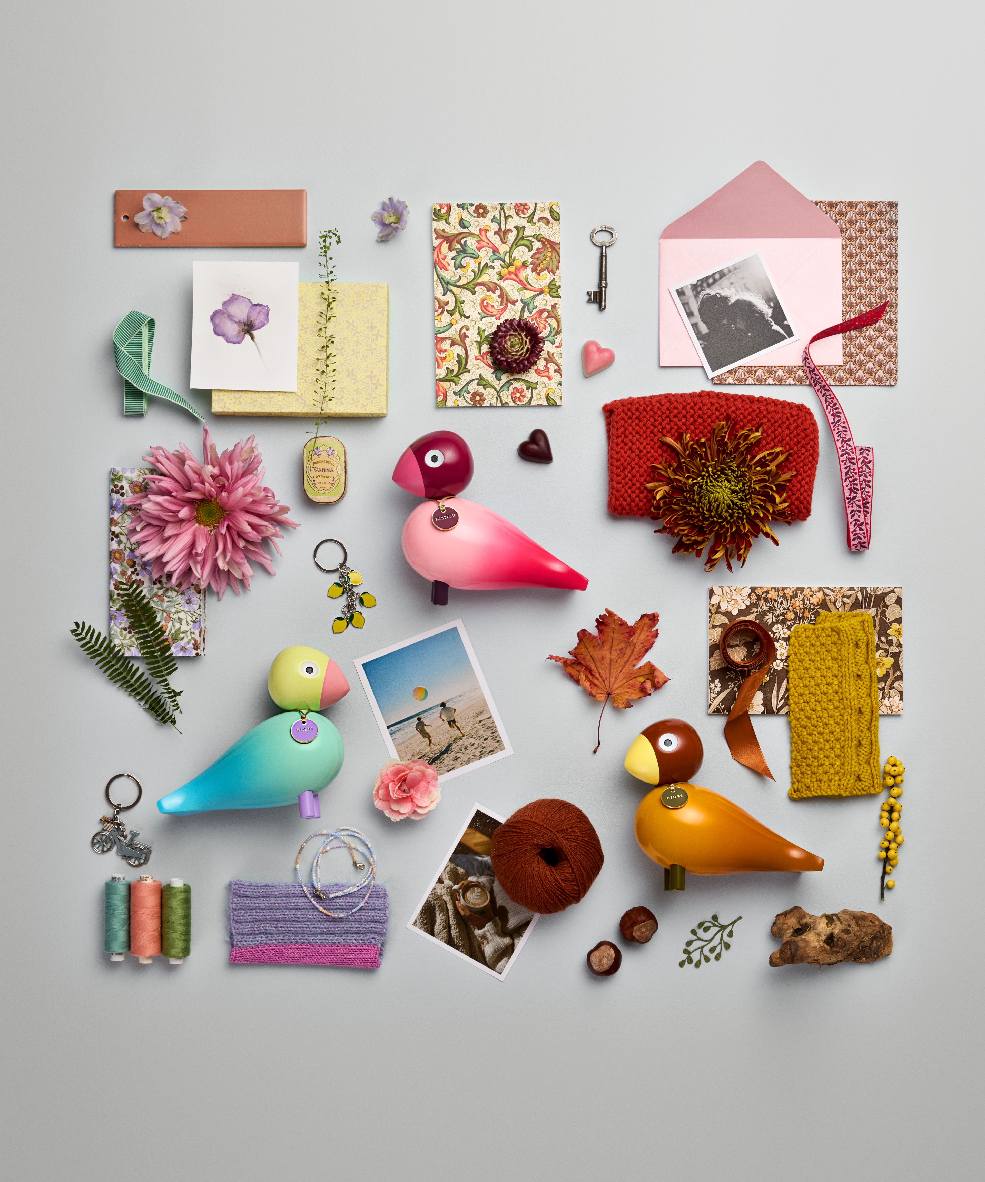 Passion Story Bird H15.5 cm från Kay Bojesen i färgen Rosa, tillverkad av Trä